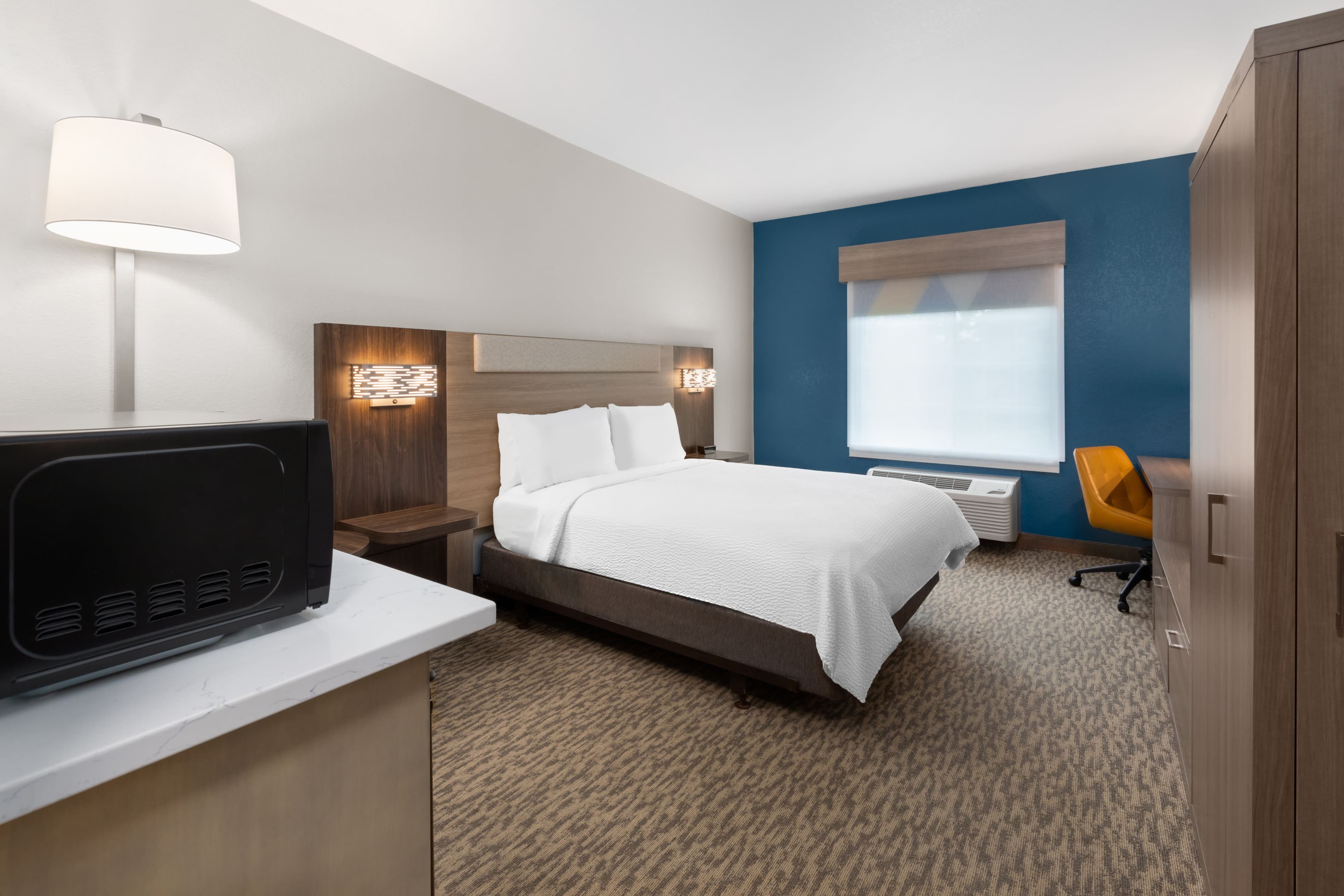 Holiday Inn Express & Suites Acme-Traverse City — 6