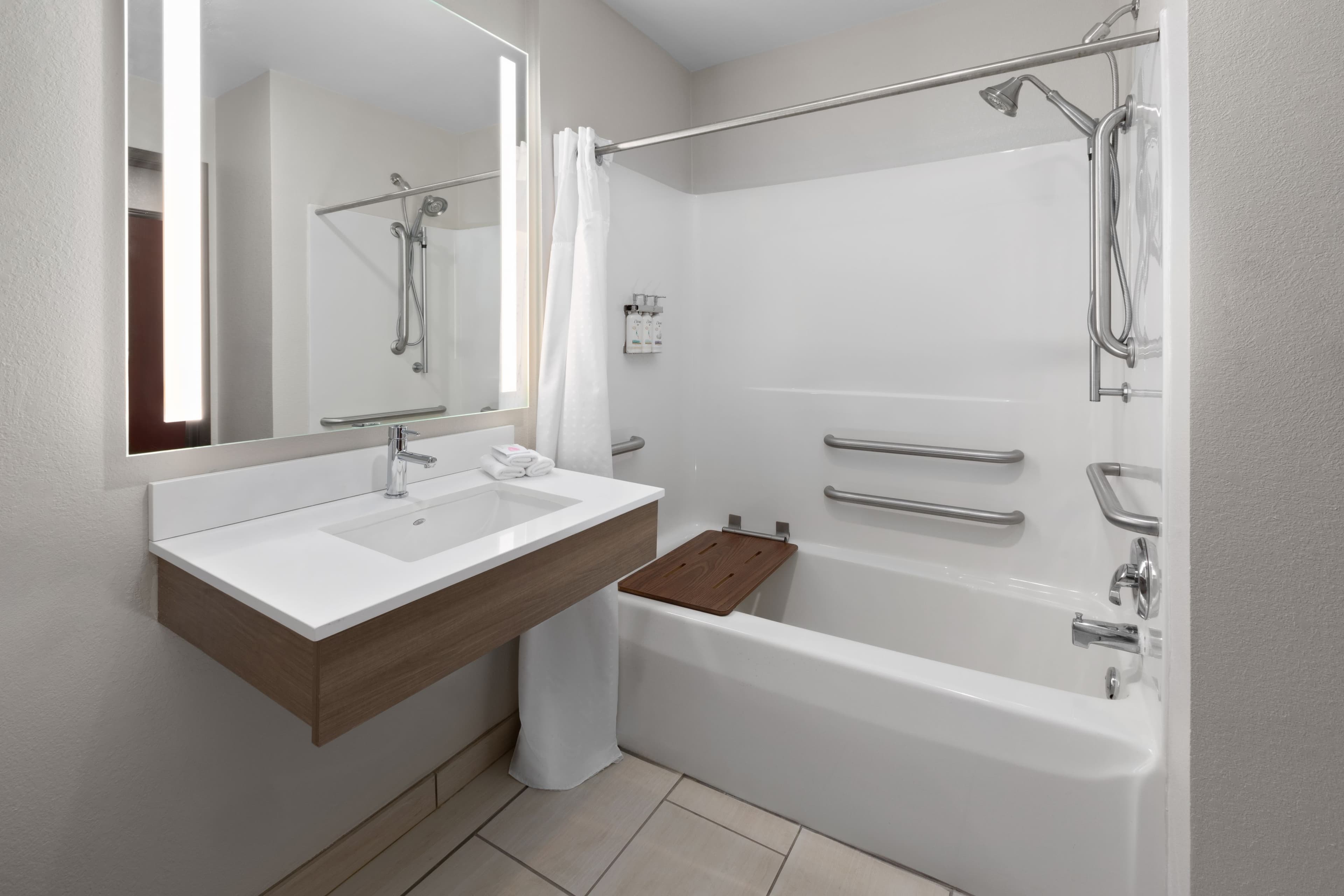 Holiday Inn Express & Suites Acme-Traverse City — 8