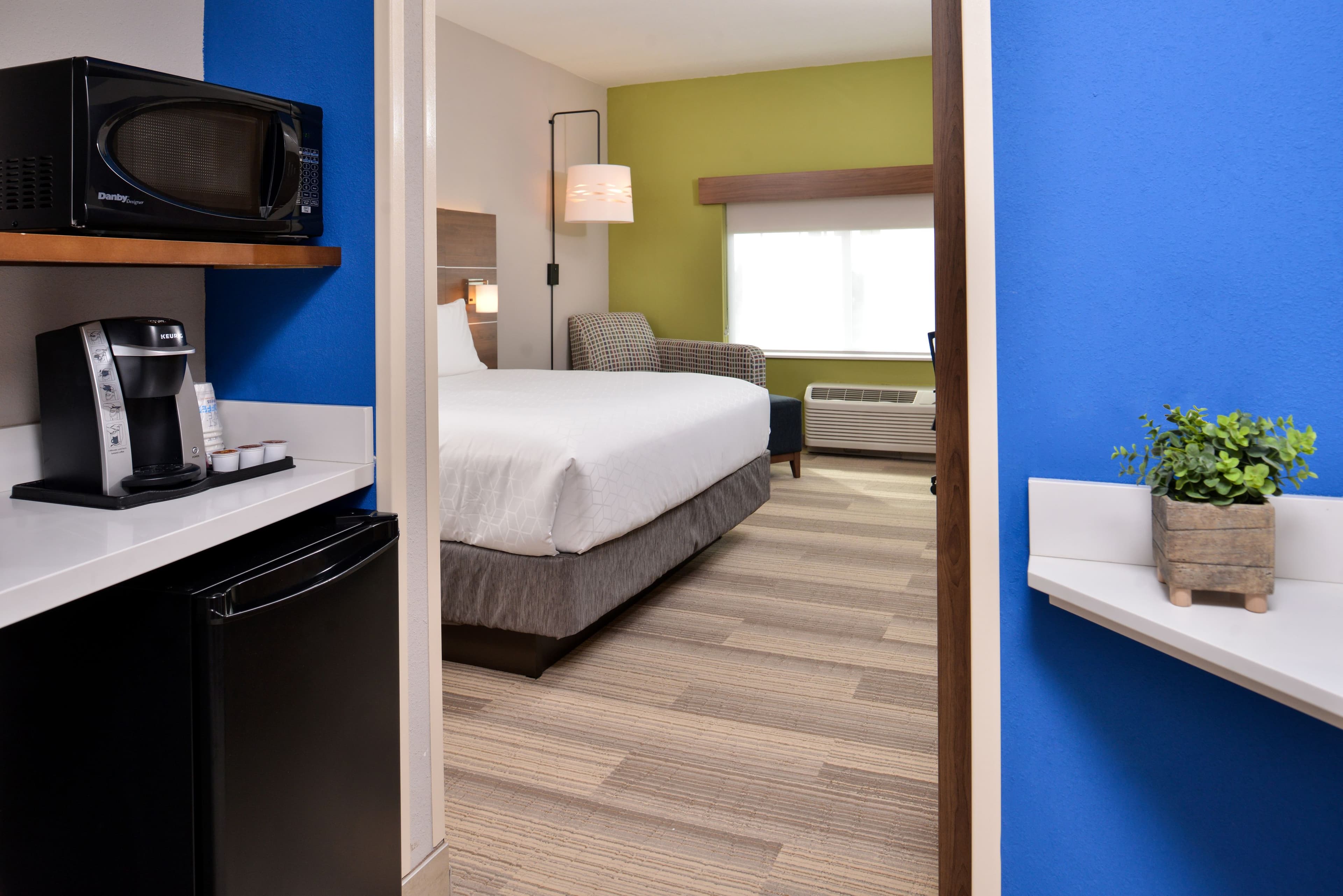 Holiday Inn Express & Suites Alachua - Gainesville Area — 11