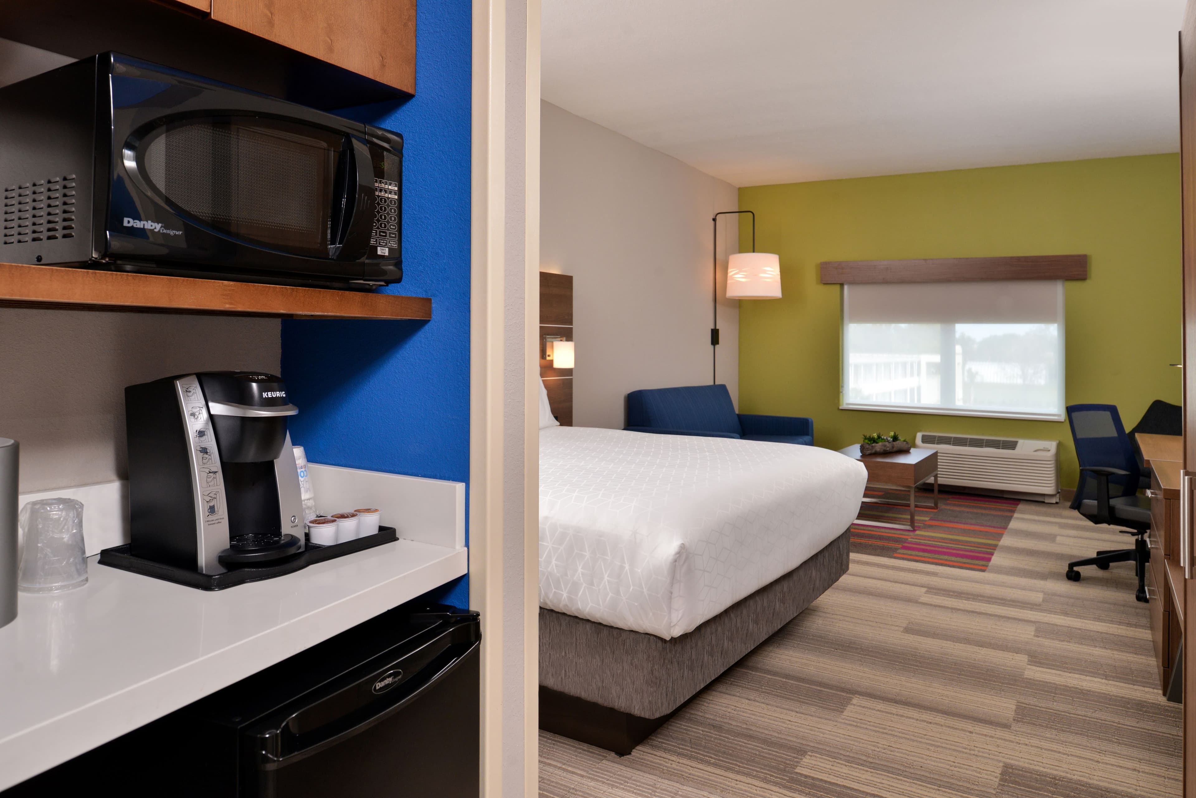Holiday Inn Express & Suites Alachua - Gainesville Area — 10