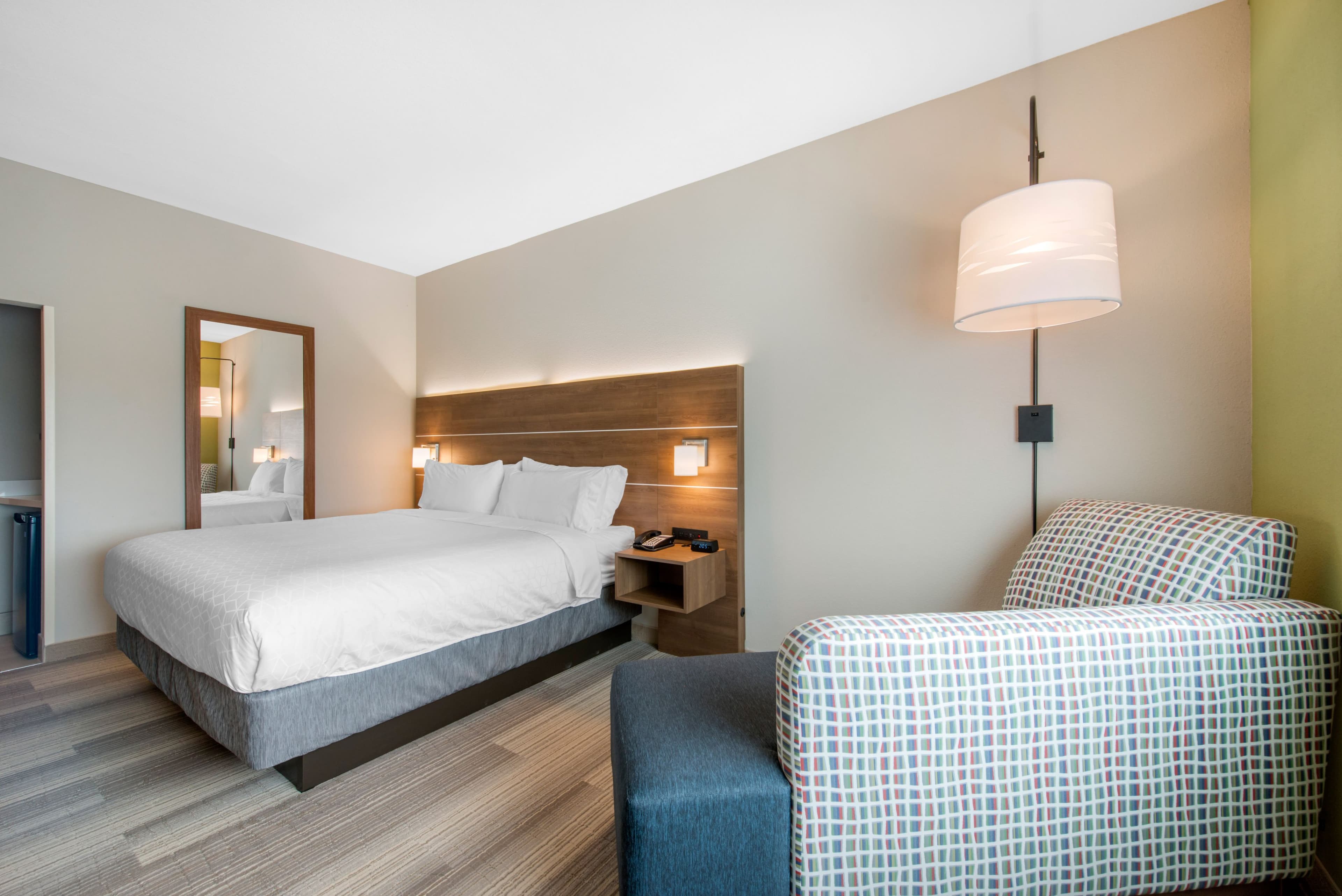 Holiday Inn Express & Suites Alachua - Gainesville Area — 18