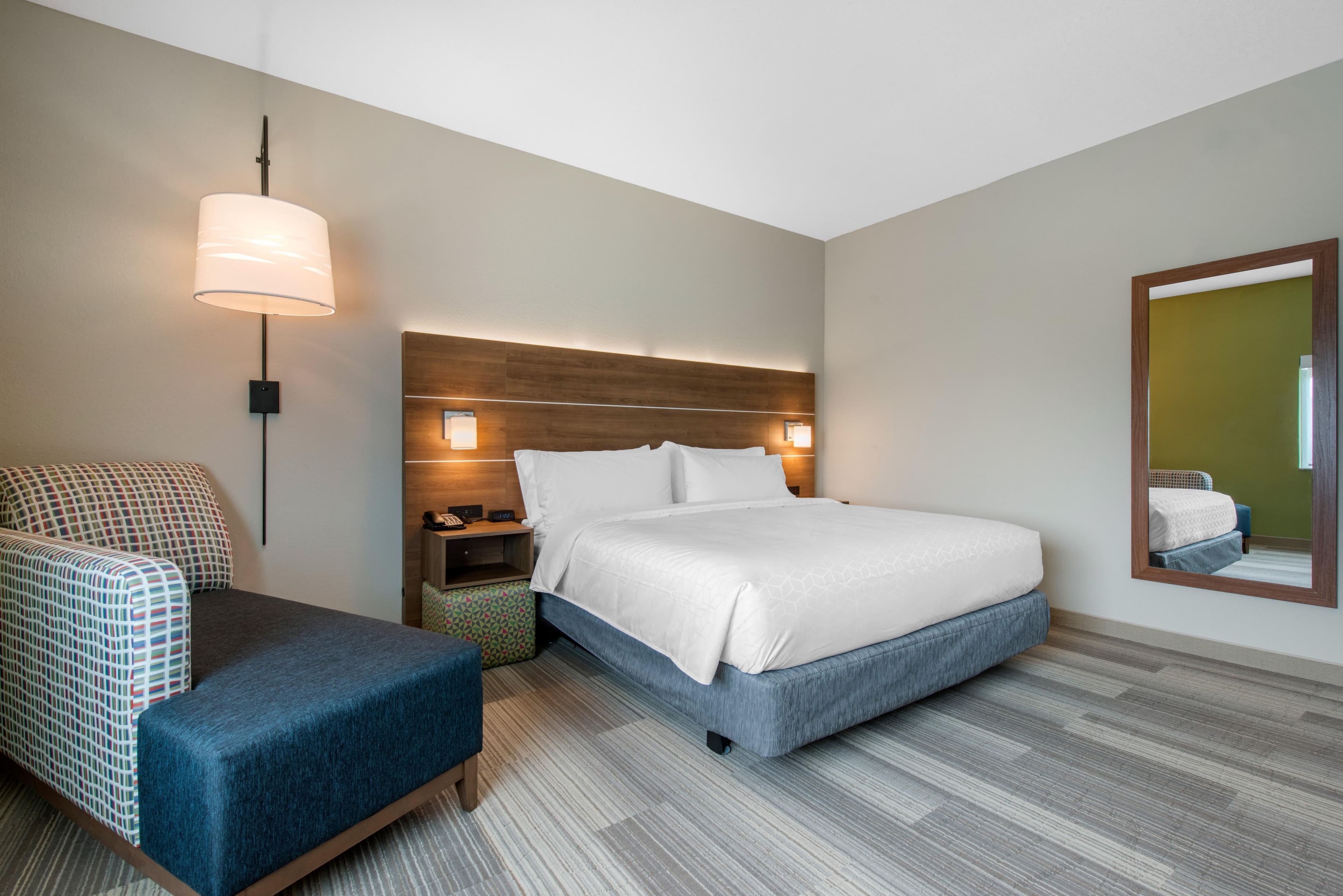 Holiday Inn Express & Suites Alachua - Gainesville Area — 12