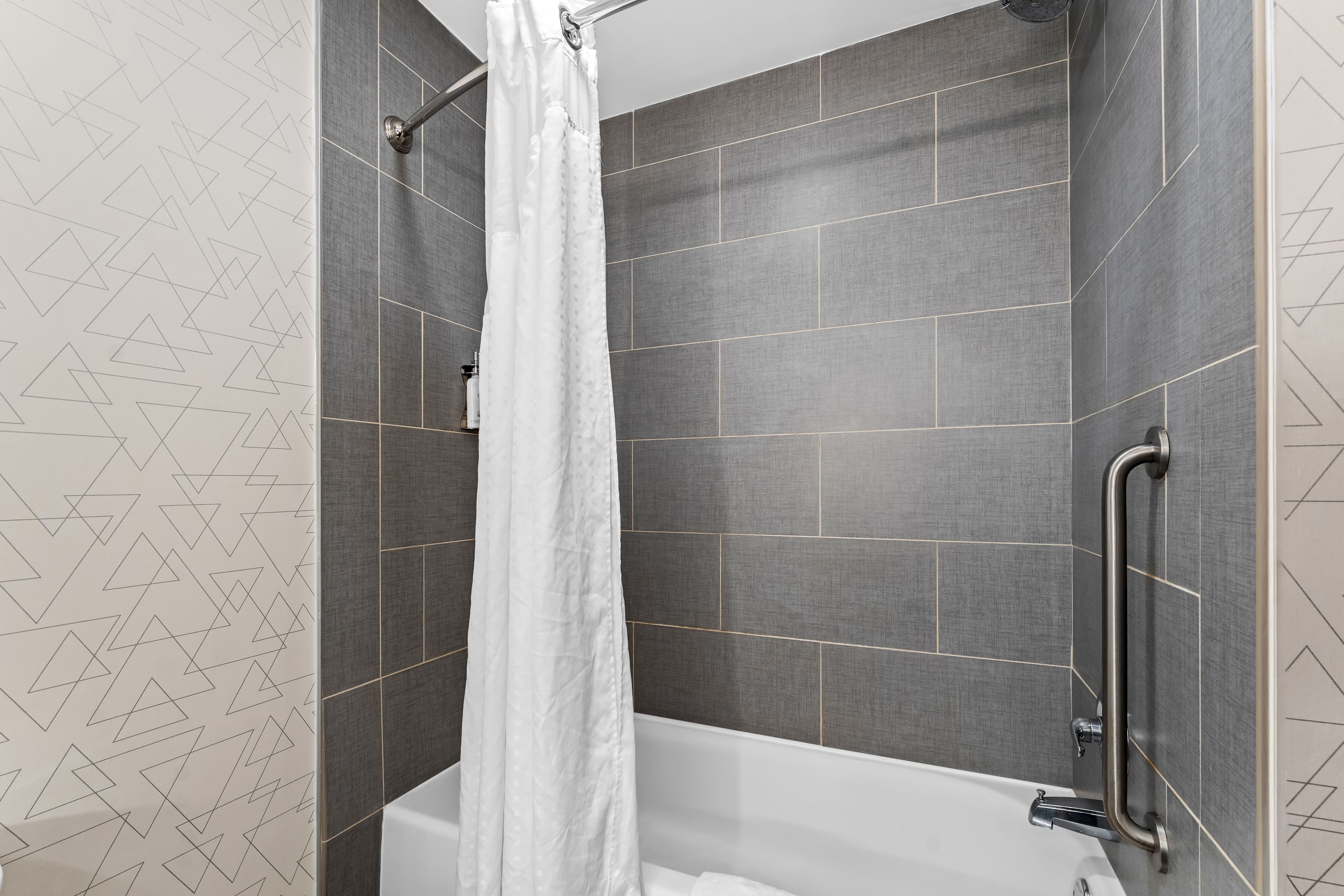 Holiday Inn Express & Suites Albany — 17
