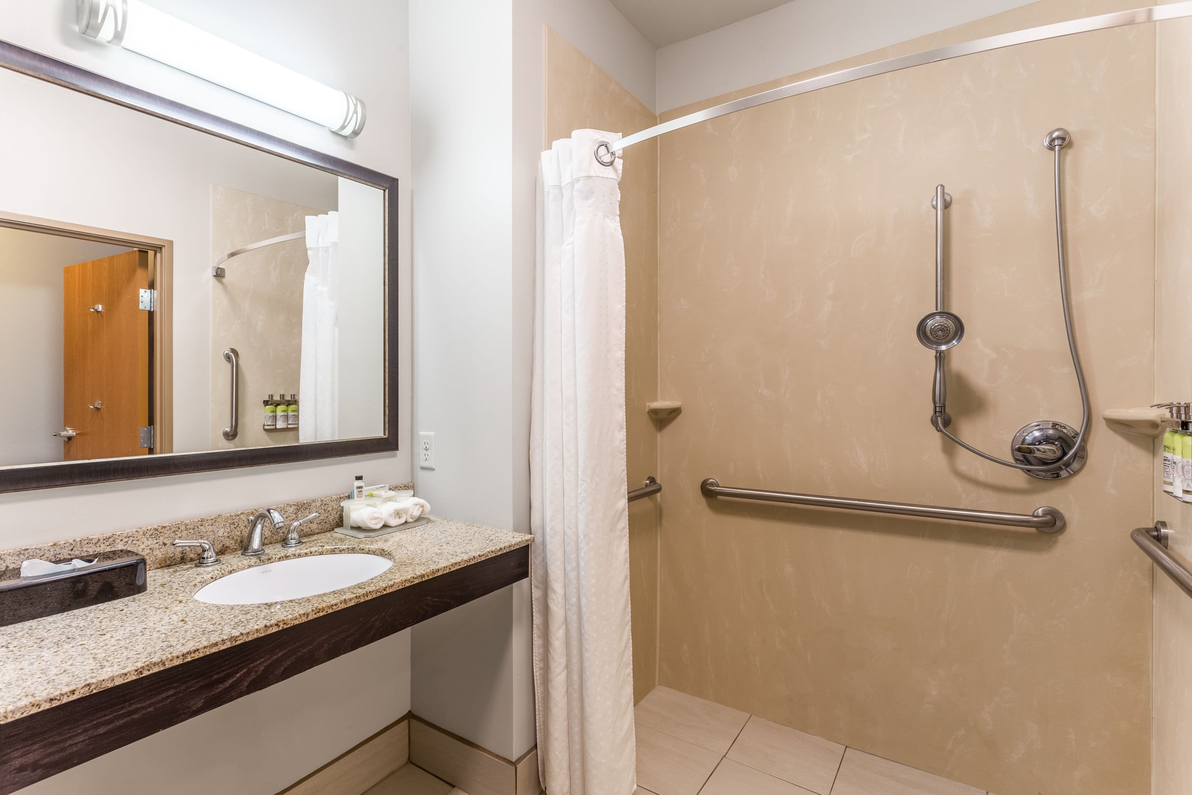 Holiday Inn Express & Suites Albert Lea - I-35 — 18