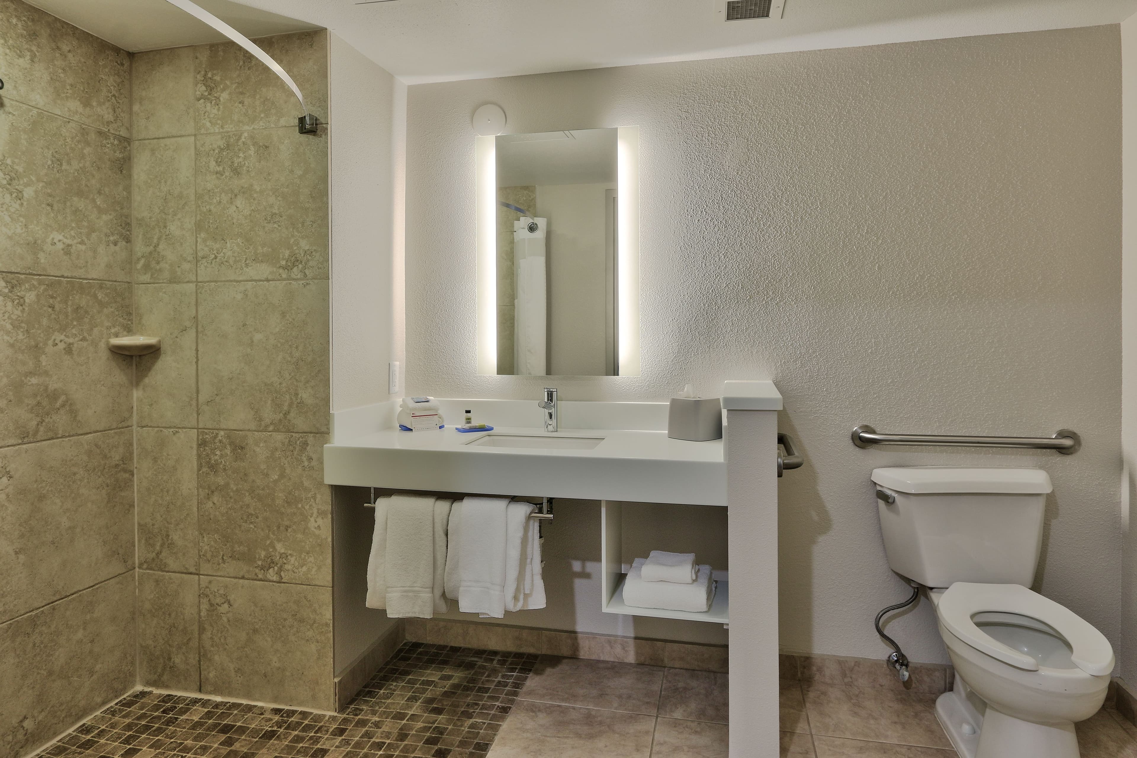 Holiday Inn Express & Suites Albuquerque Historic Old Town — 7