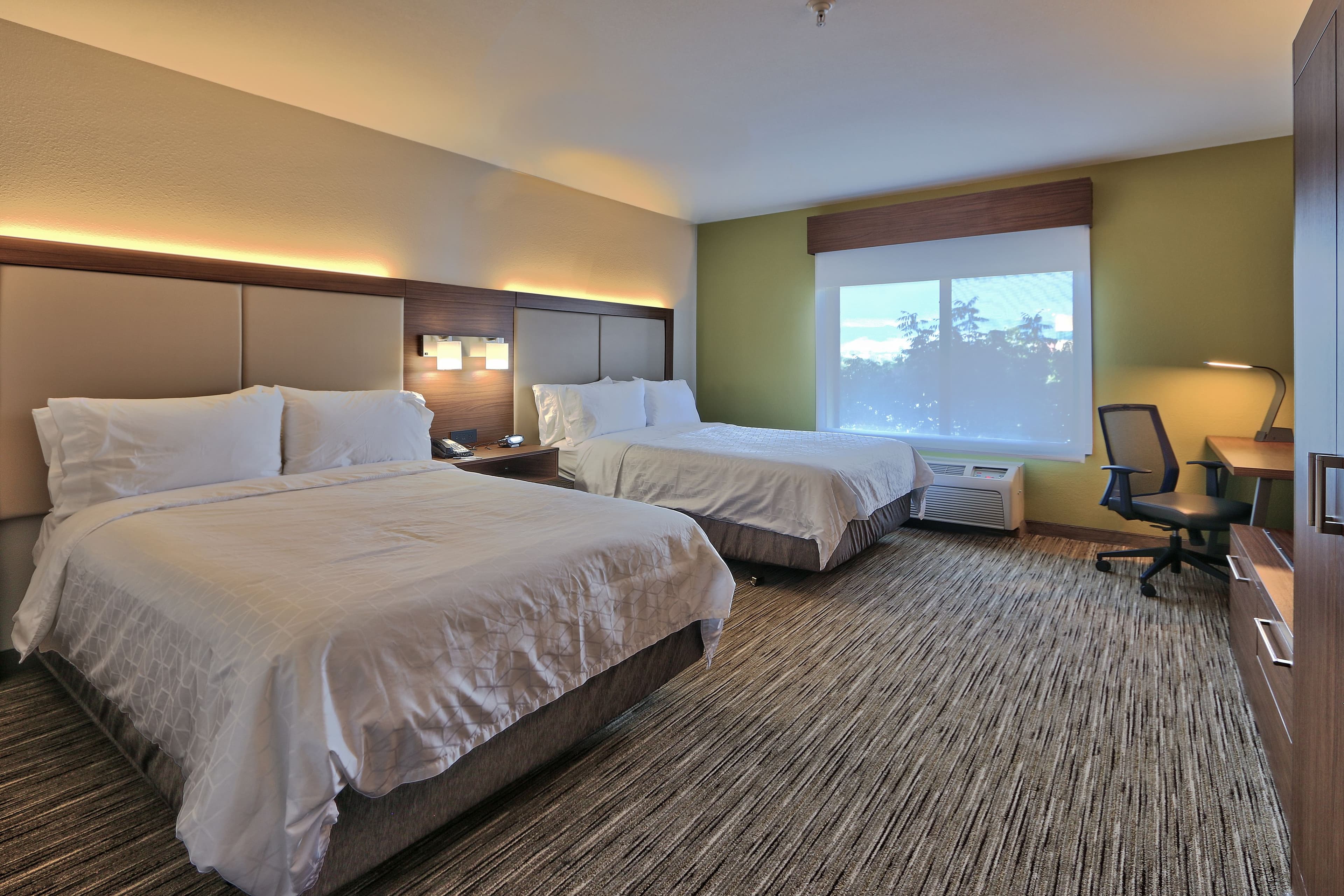Holiday Inn Express & Suites Albuquerque Historic Old Town — 8