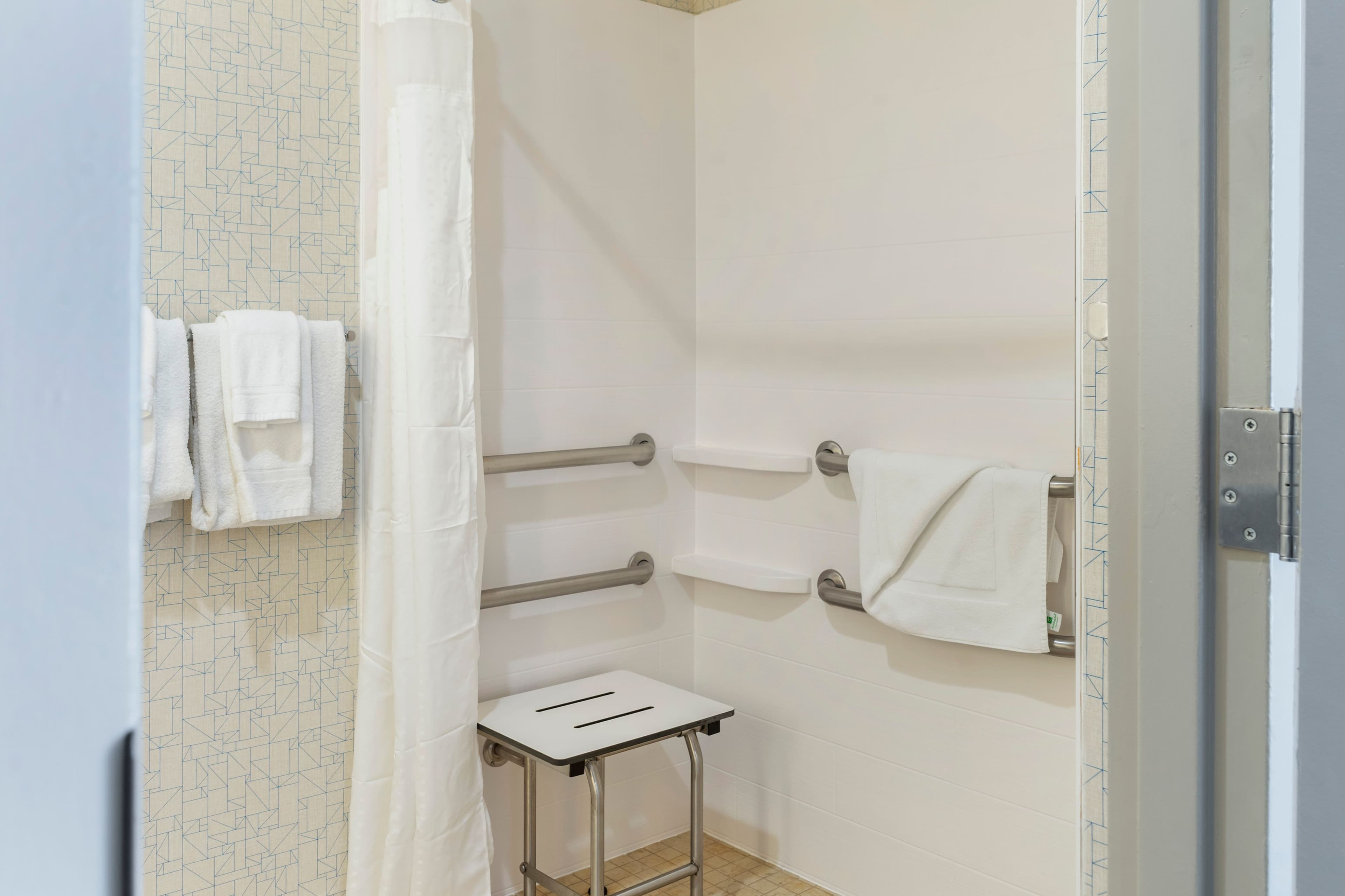 Holiday Inn Express & Suites Albuquerque Midtown — 33