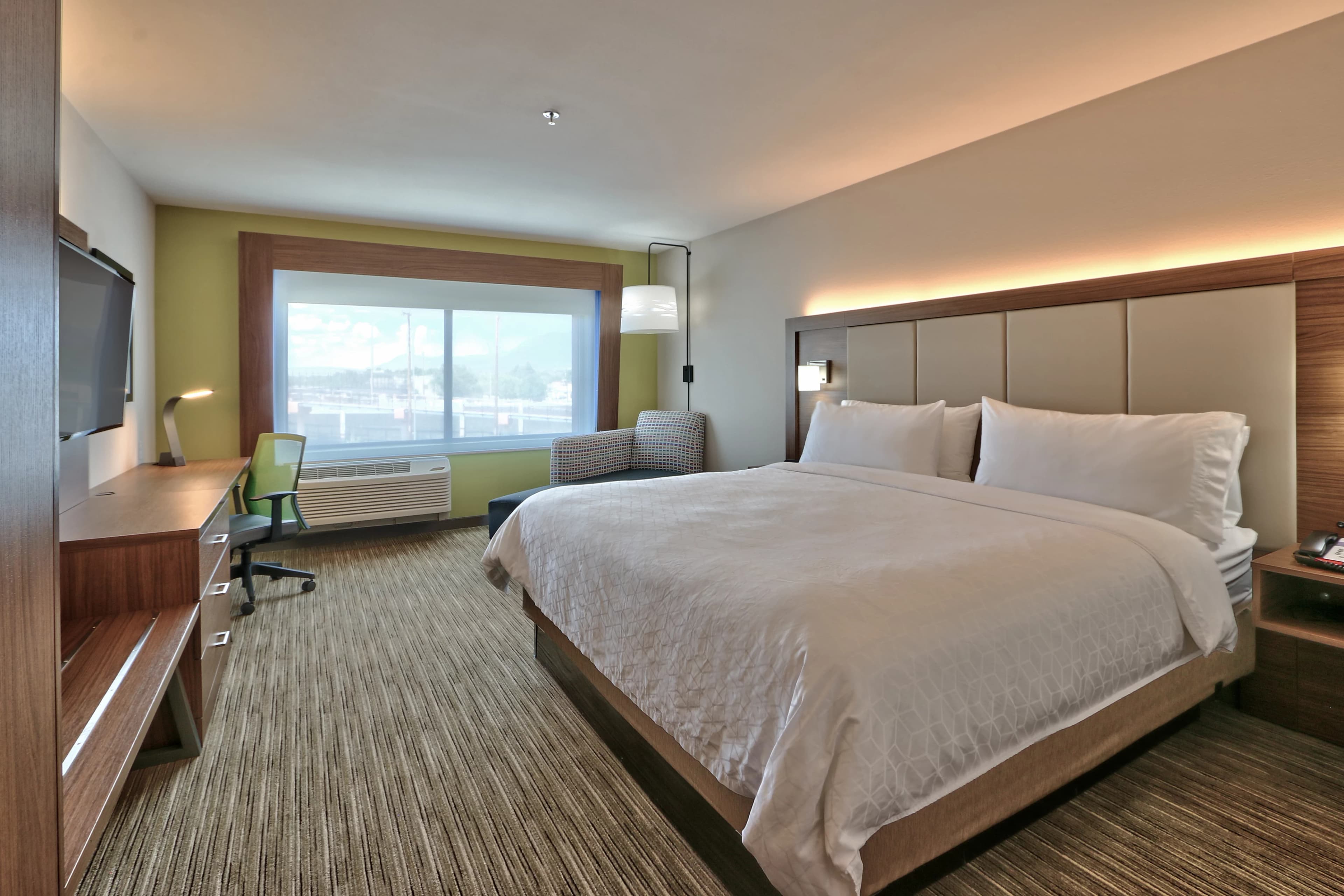 Holiday Inn Express & Suites Albuquerque East — 8