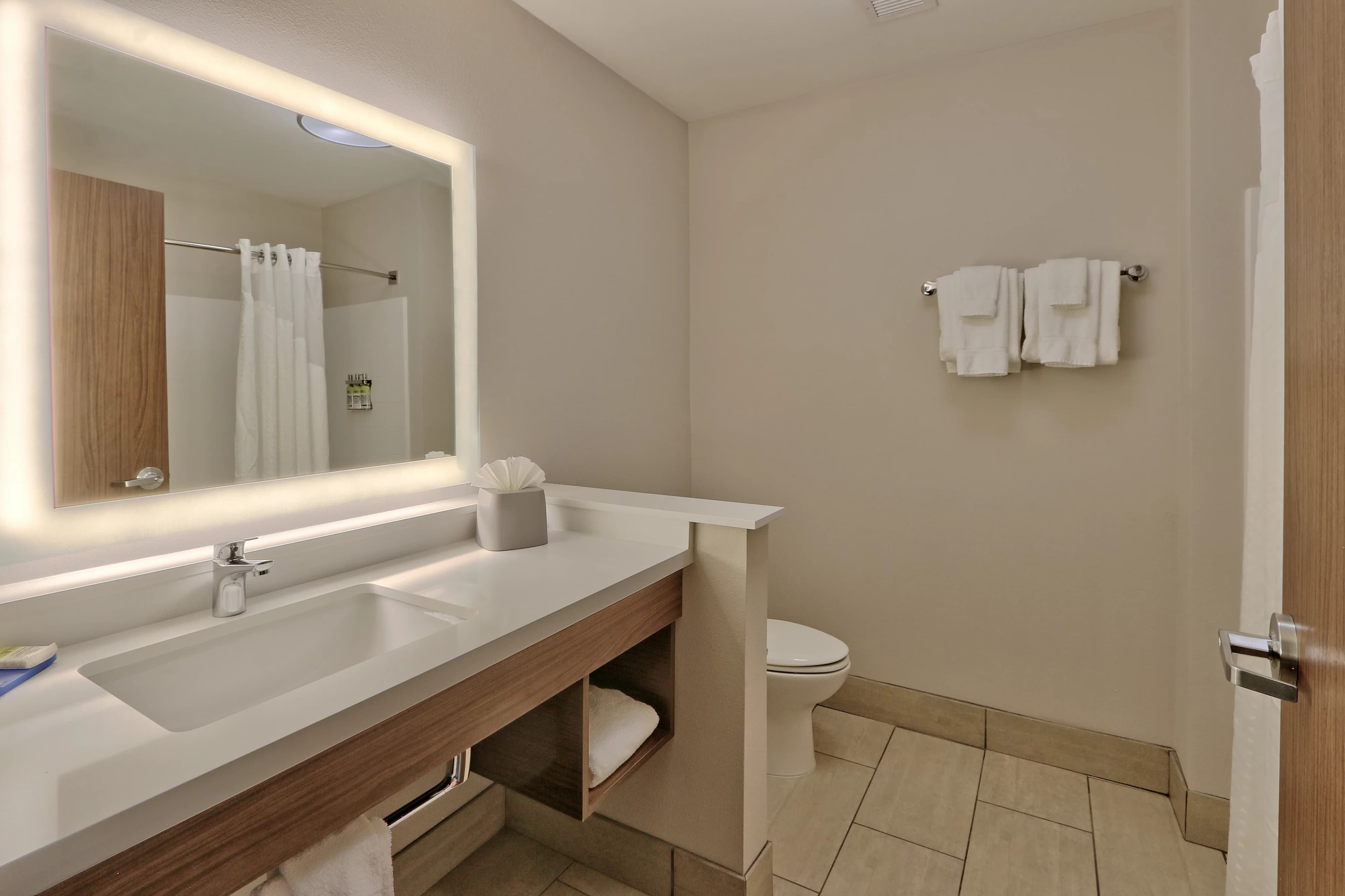 Holiday Inn Express & Suites Albuquerque East — 23