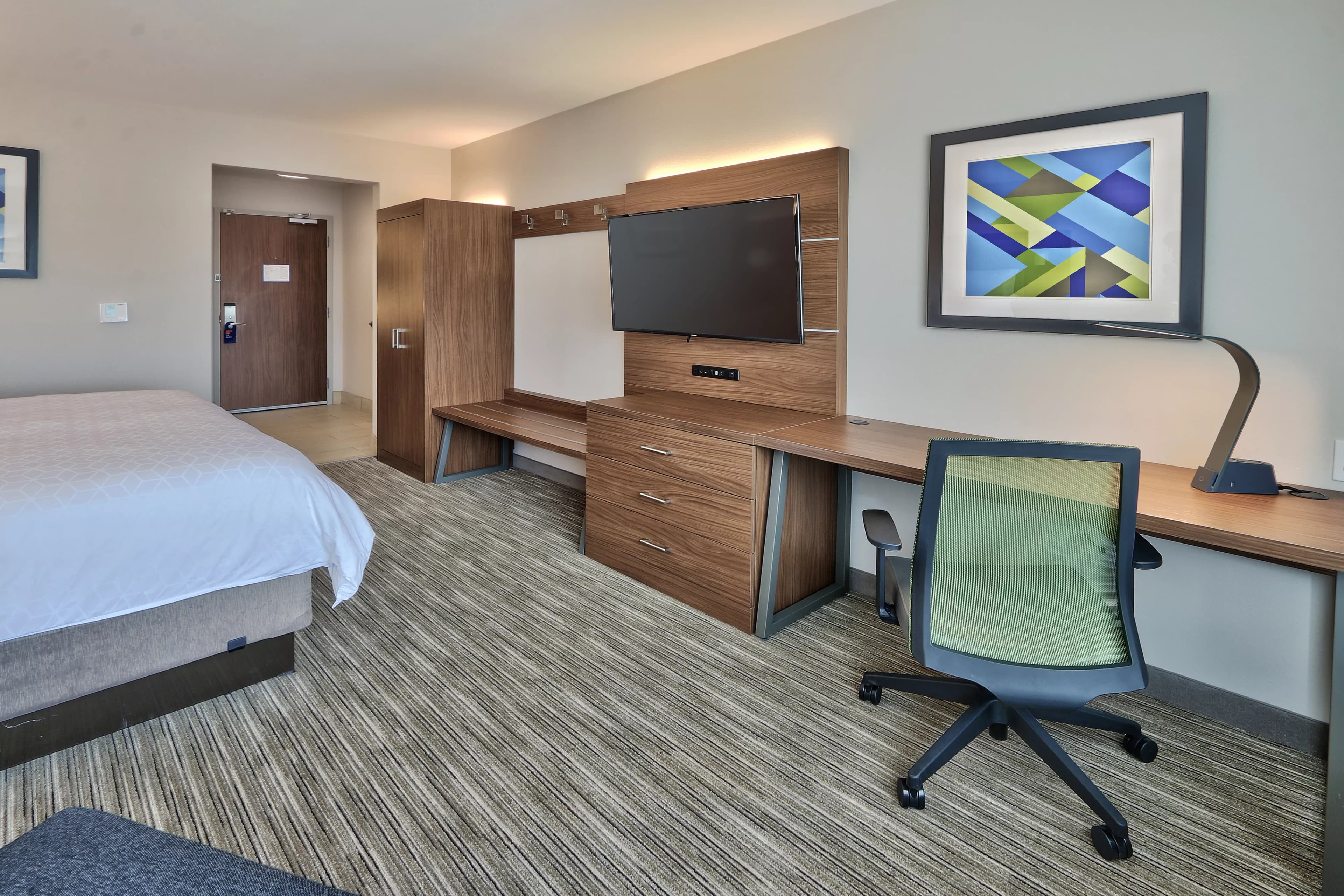 Holiday Inn Express & Suites Albuquerque East — 9
