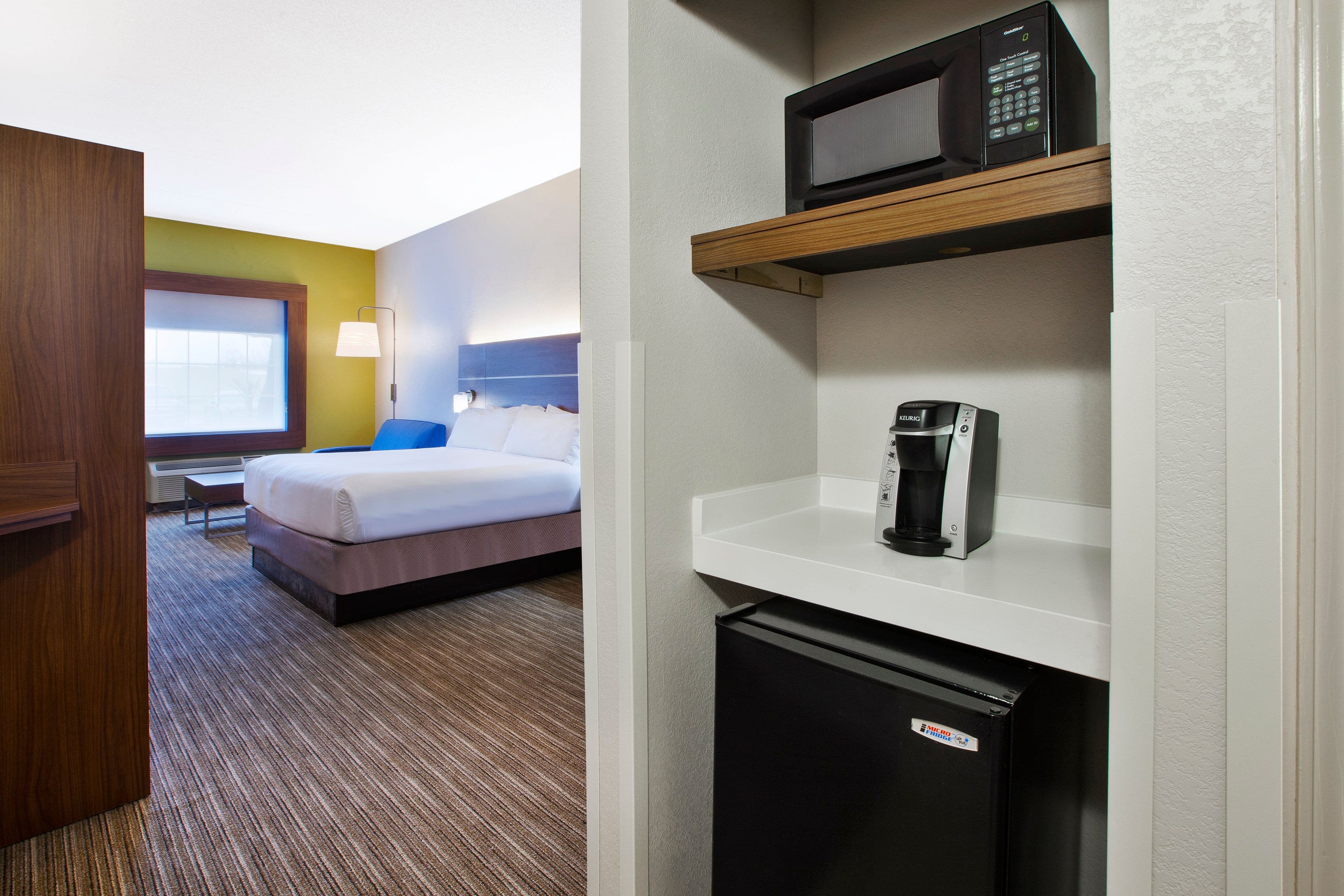 Holiday Inn Express & Suites Alcoa (Knoxville Airport) - Image 4