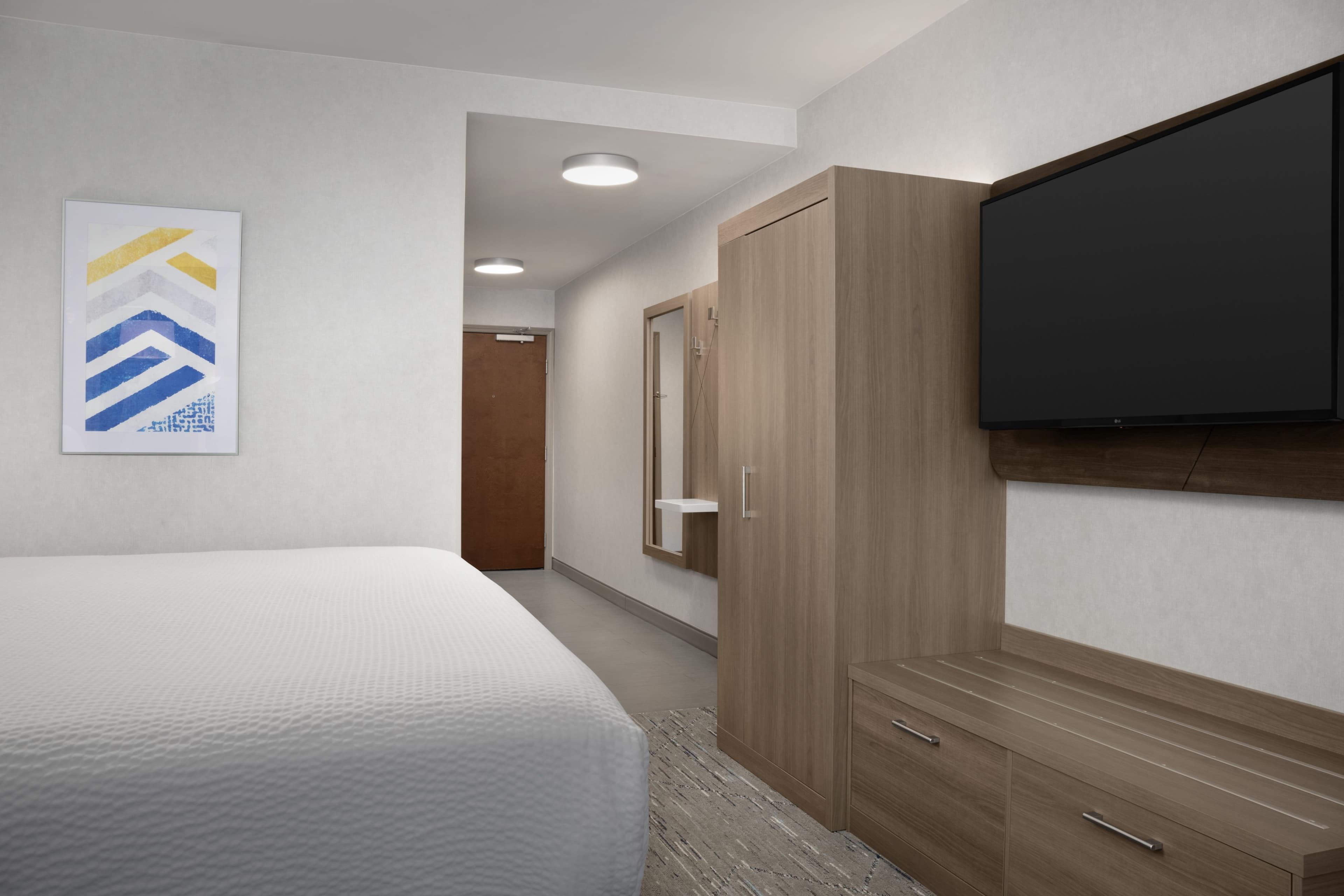 Holiday Inn Express & Suites Alexandria - Fort Belvoir - Image 4