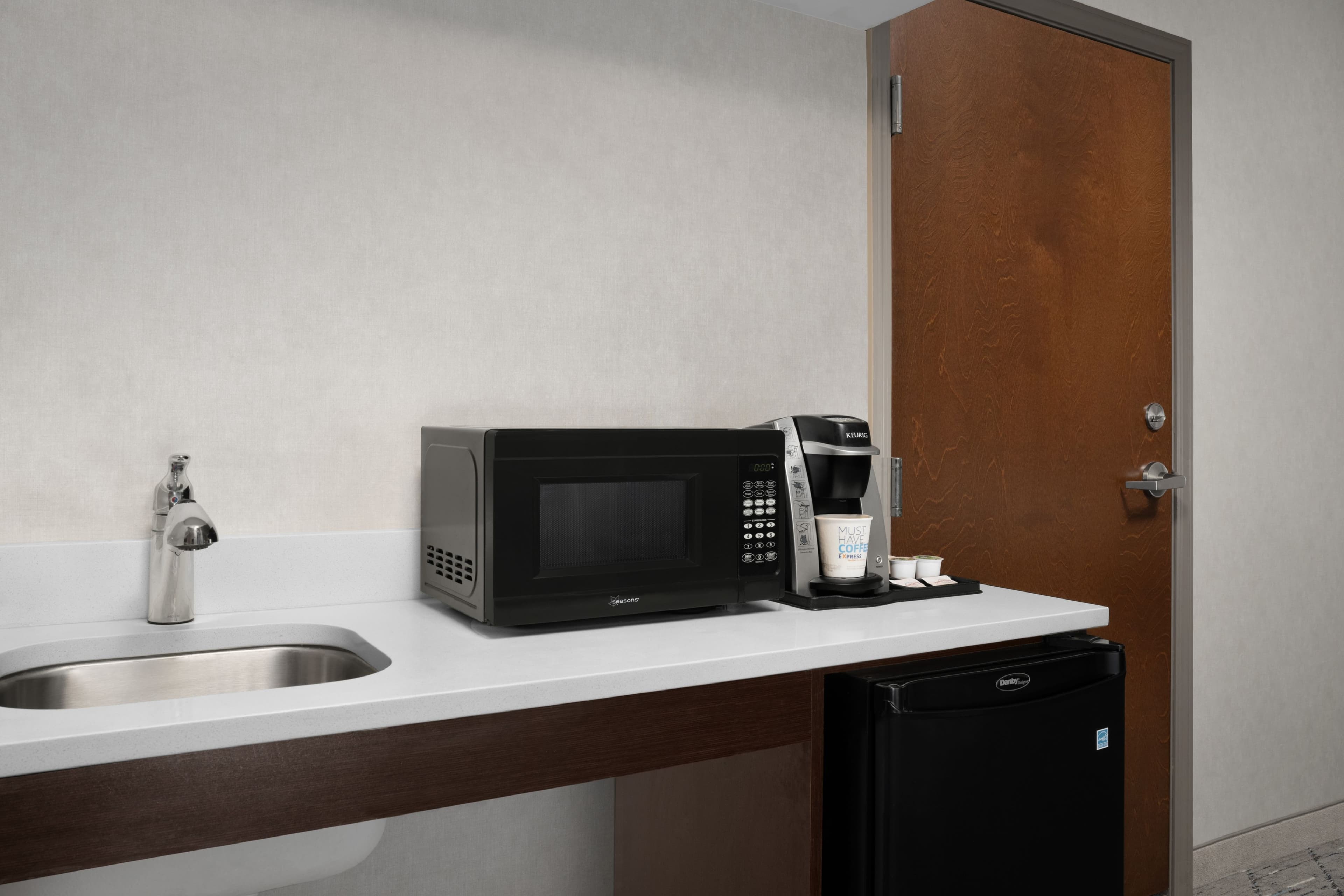 Holiday Inn Express & Suites Alexandria - Fort Belvoir — 10