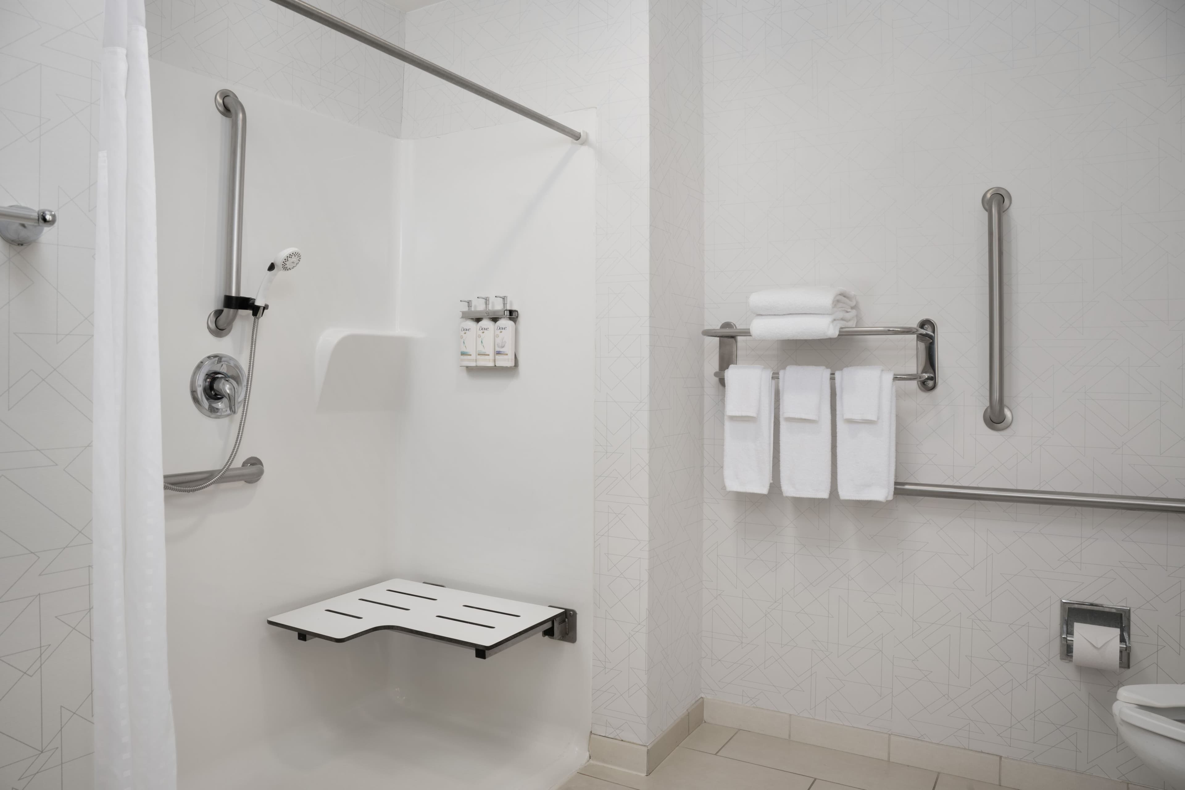 Holiday Inn Express & Suites Alexandria - Fort Belvoir — 9