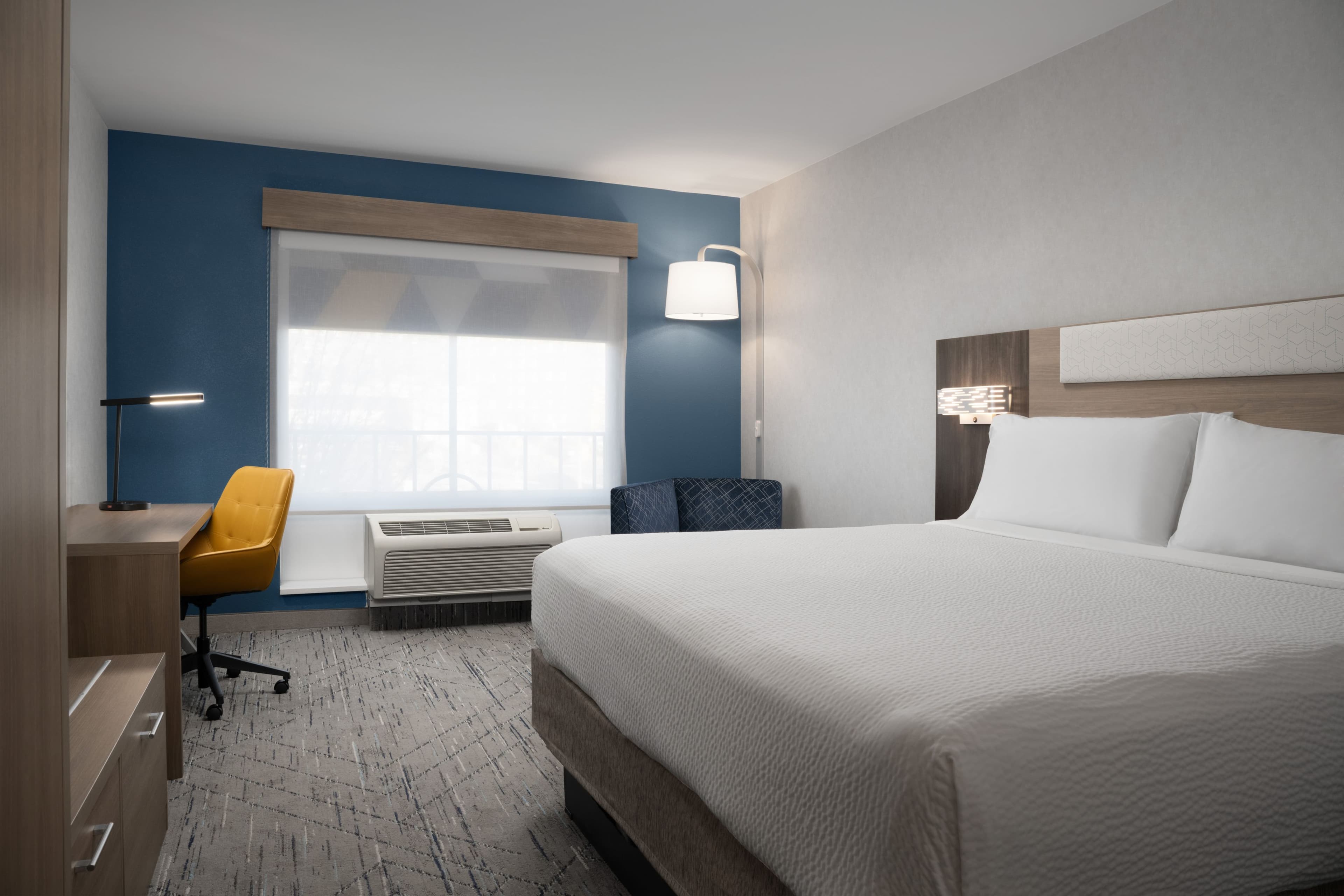 Holiday Inn Express & Suites Alexandria - Fort Belvoir - Image 2