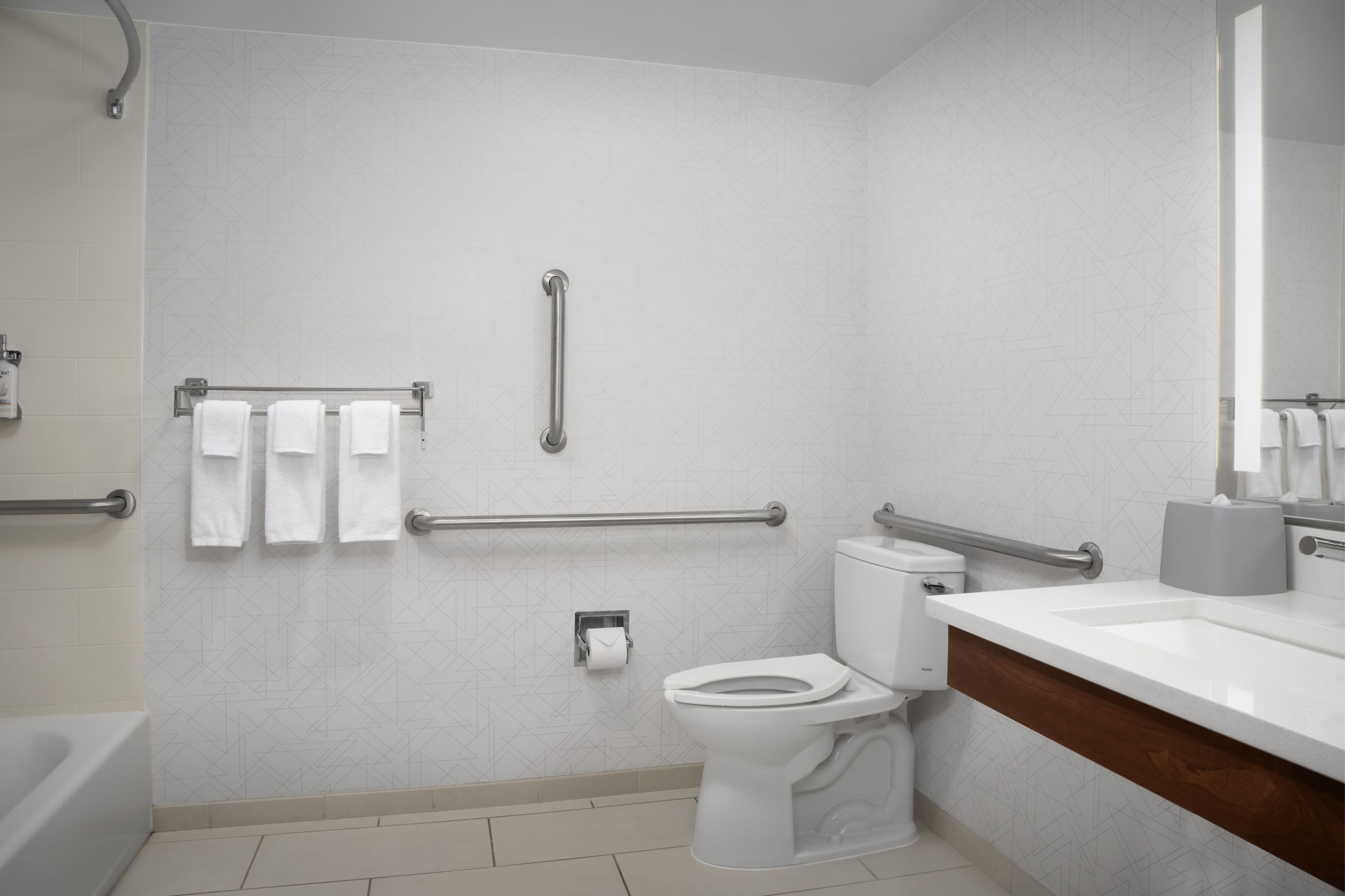 Holiday Inn Express & Suites Alexandria - Fort Belvoir — 18