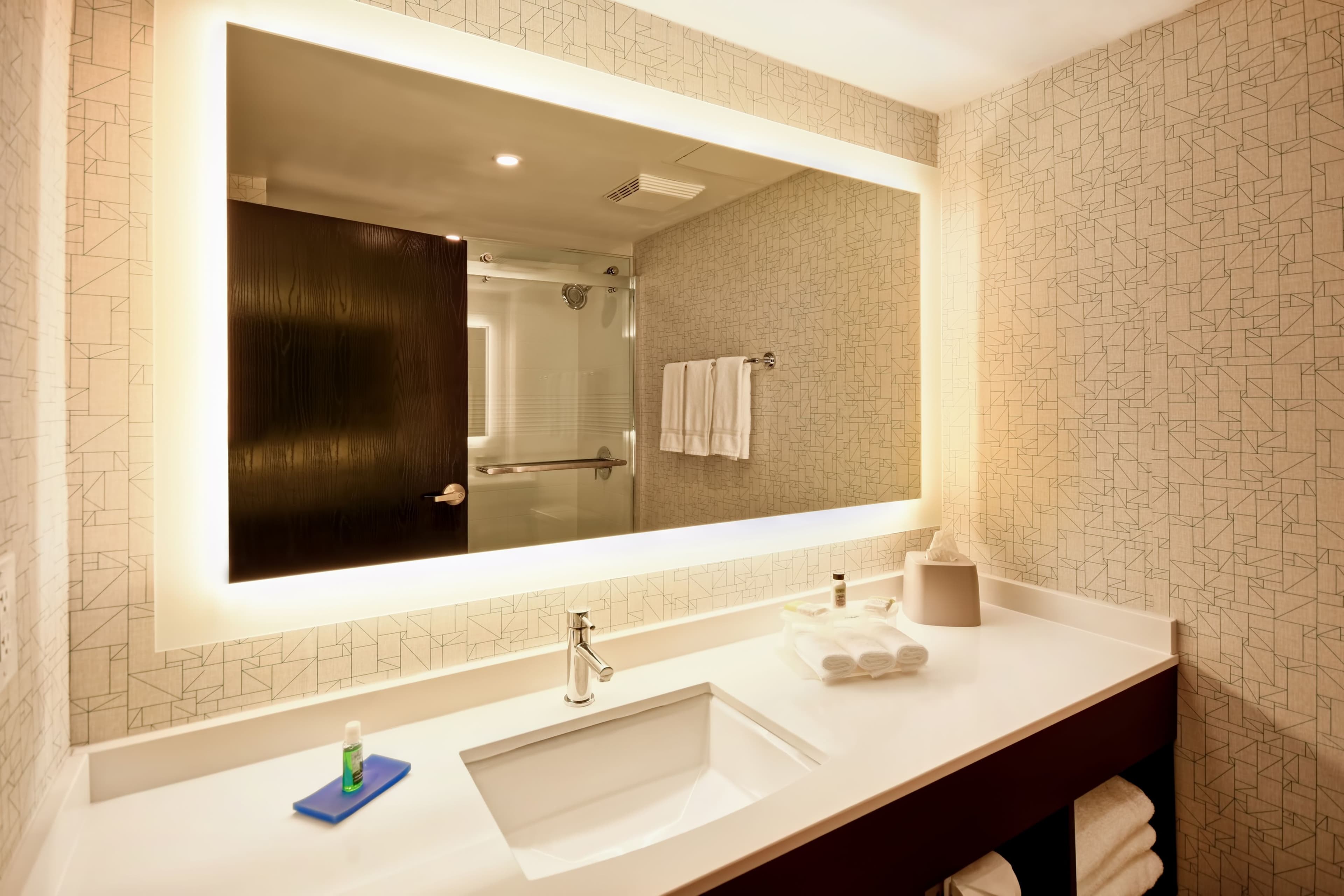 Holiday Inn Express & Suites Allentown Cen - Dorneyville — 7