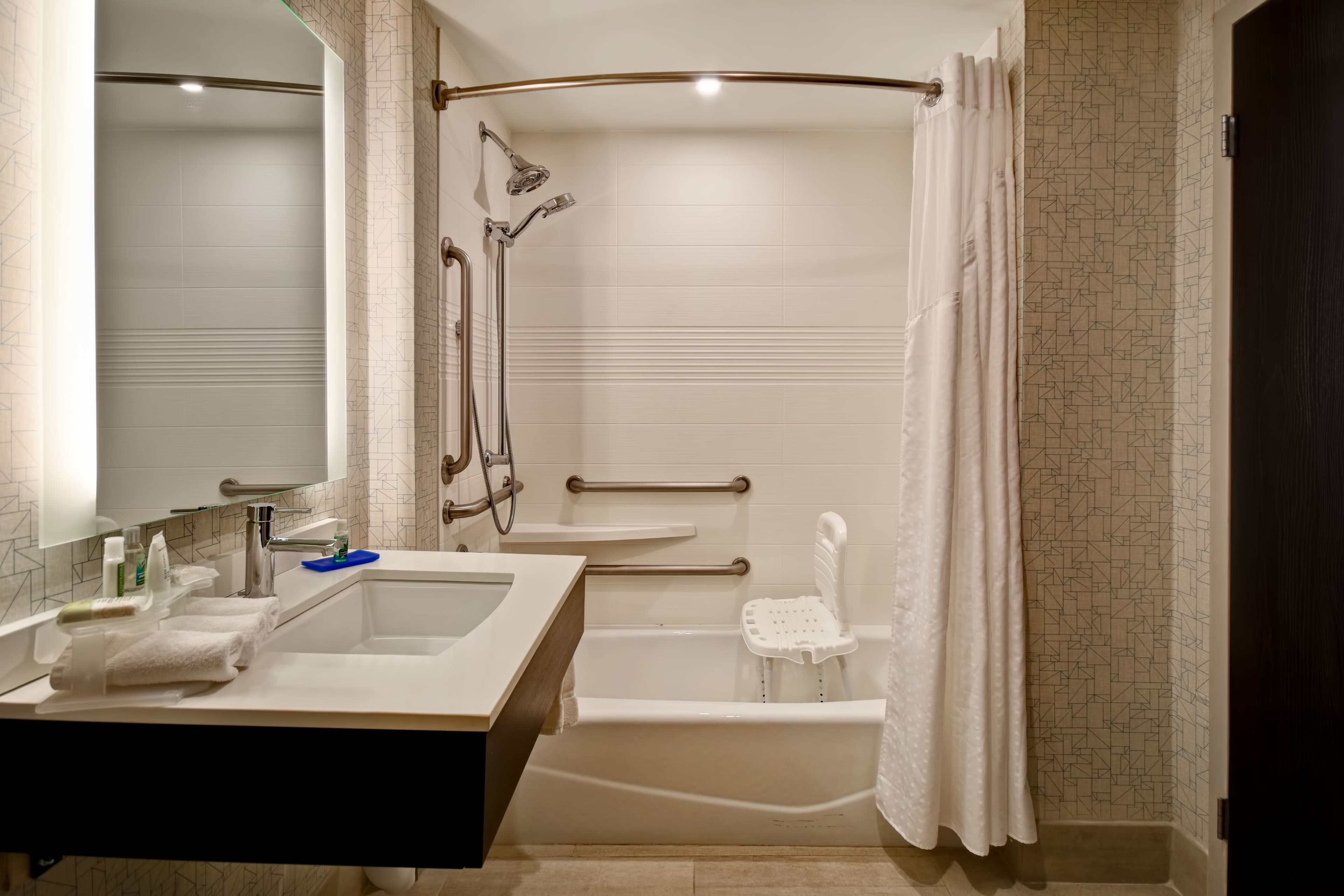Holiday Inn Express & Suites Allentown Cen - Dorneyville — 22