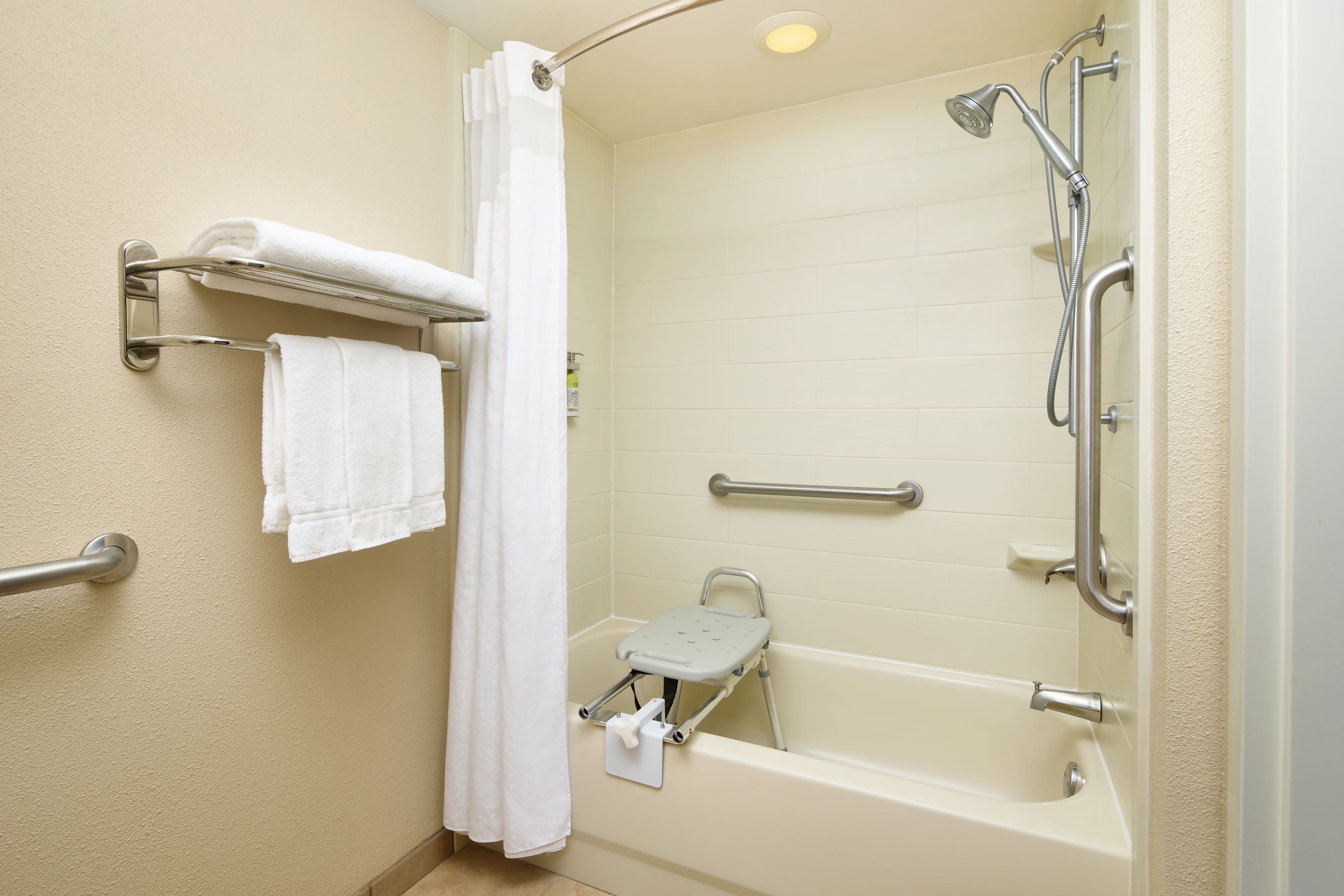Holiday Inn Express & Suites Alpharetta - Windward Parkway — 29