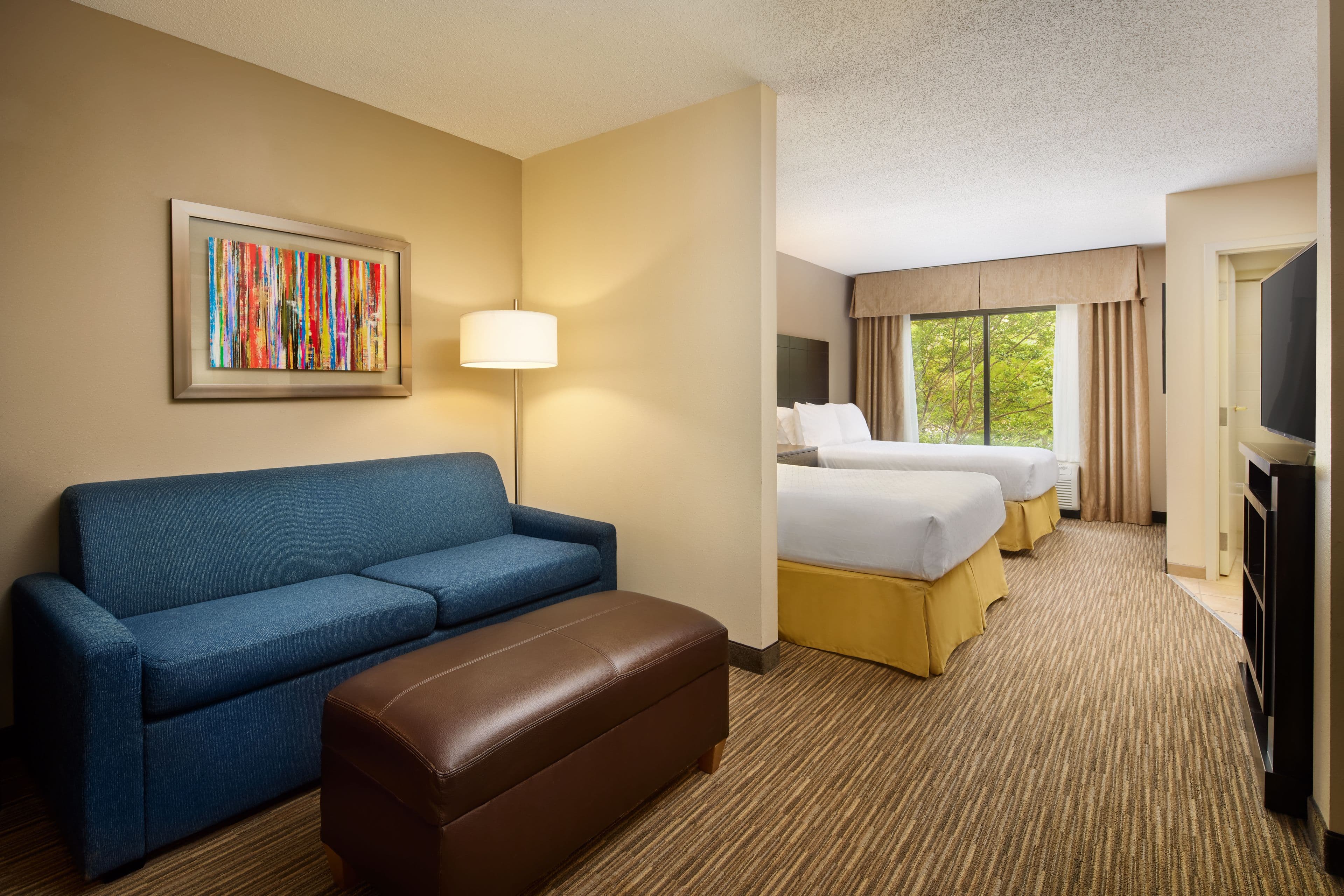 Holiday Inn Express & Suites Alpharetta - Windward Parkway - Image 3
