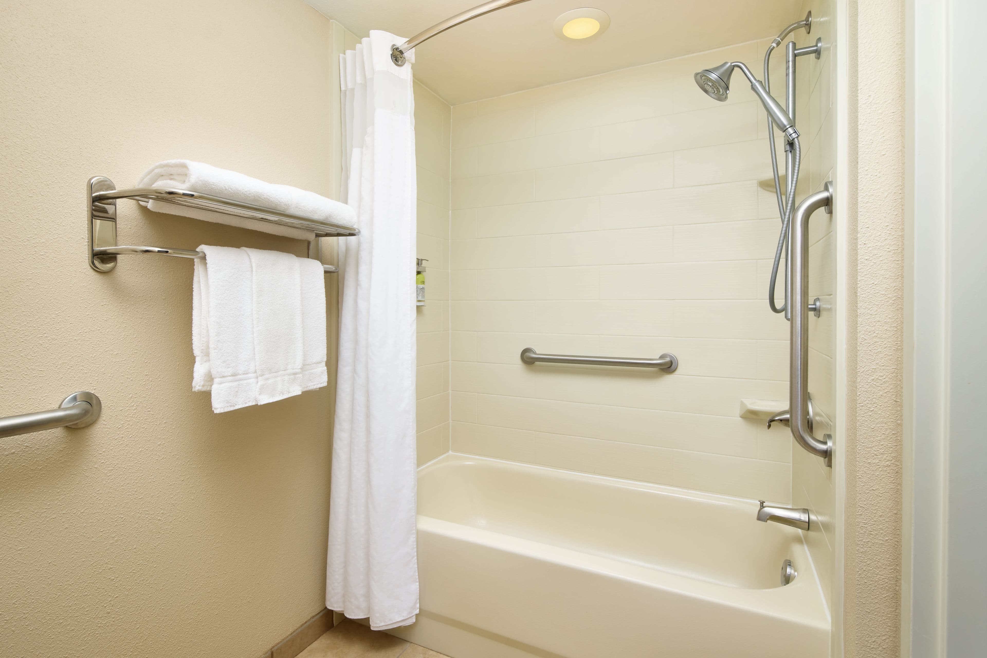 Holiday Inn Express & Suites Alpharetta - Windward Parkway — 25
