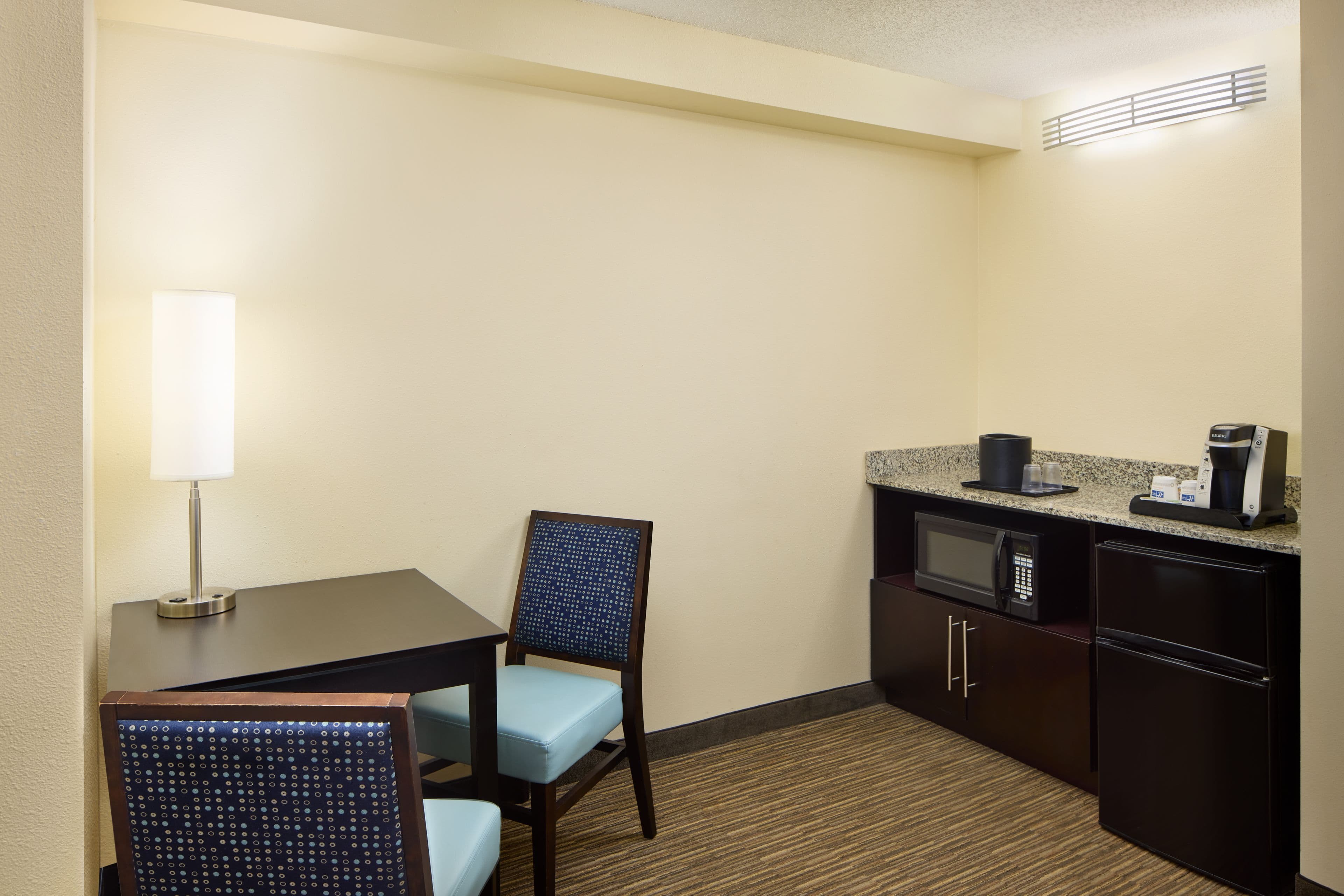 Holiday Inn Express & Suites Alpharetta - Windward Parkway - Image 4