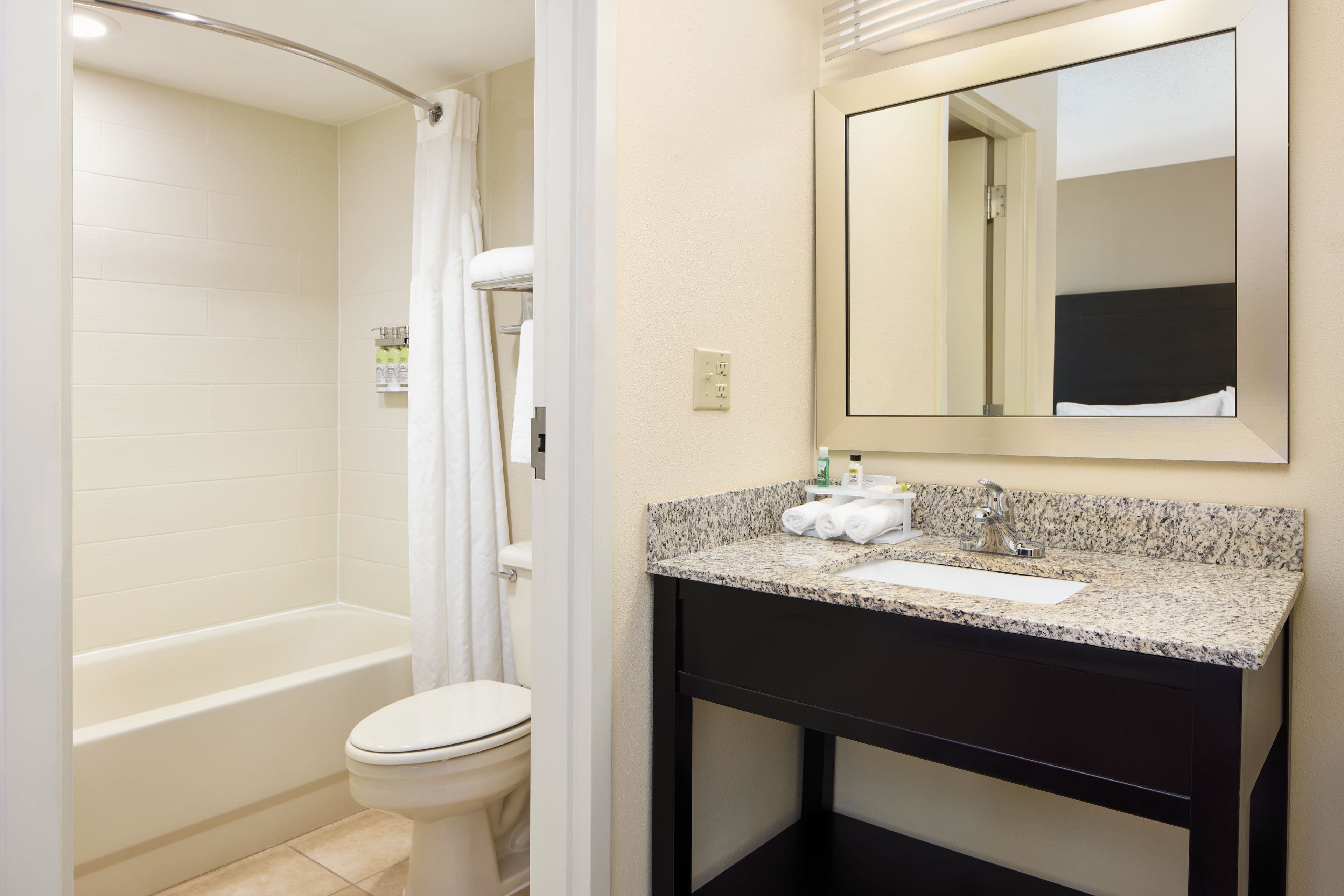 Holiday Inn Express & Suites Alpharetta - Windward Parkway — 17