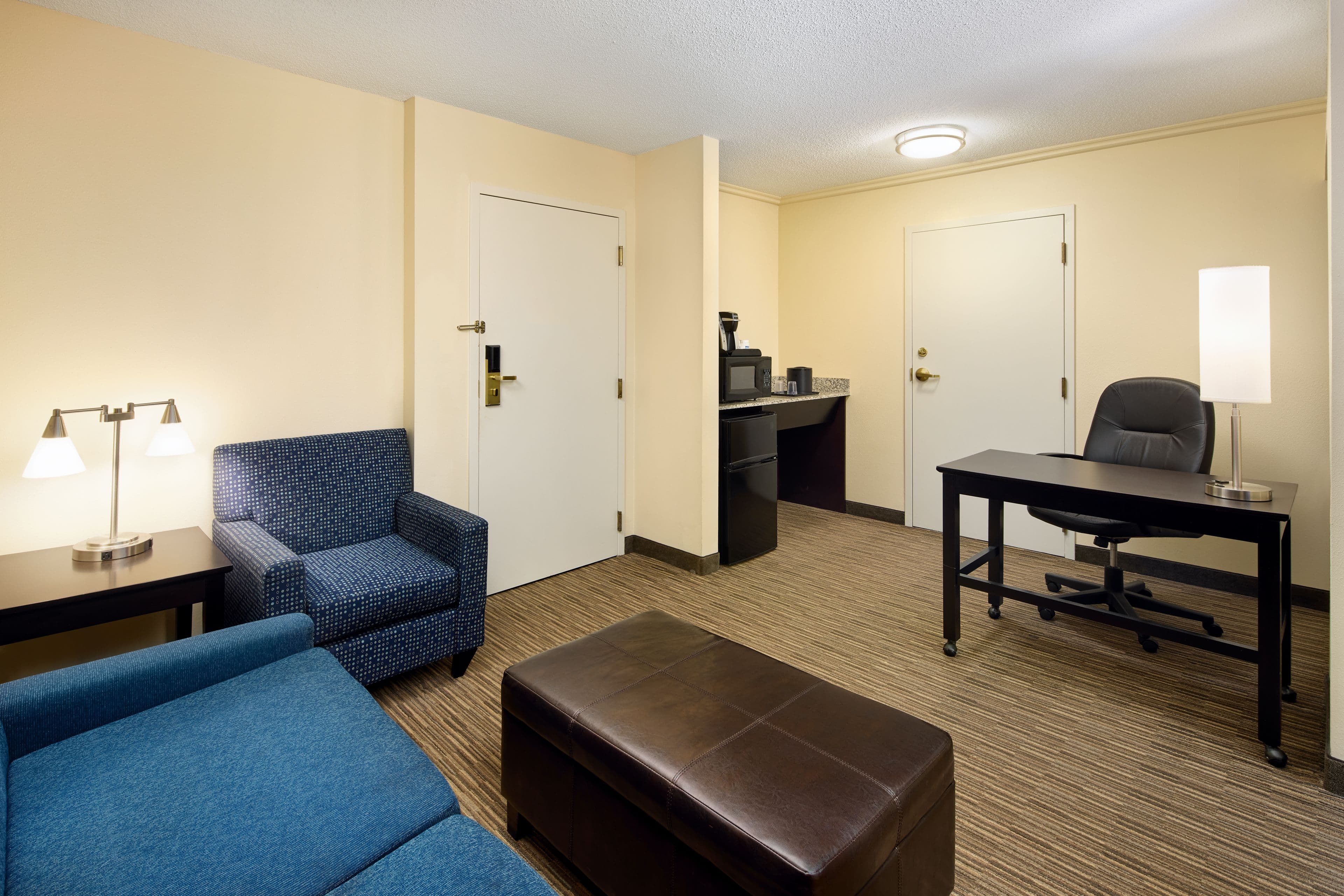 Holiday Inn Express & Suites Alpharetta - Windward Parkway — 33