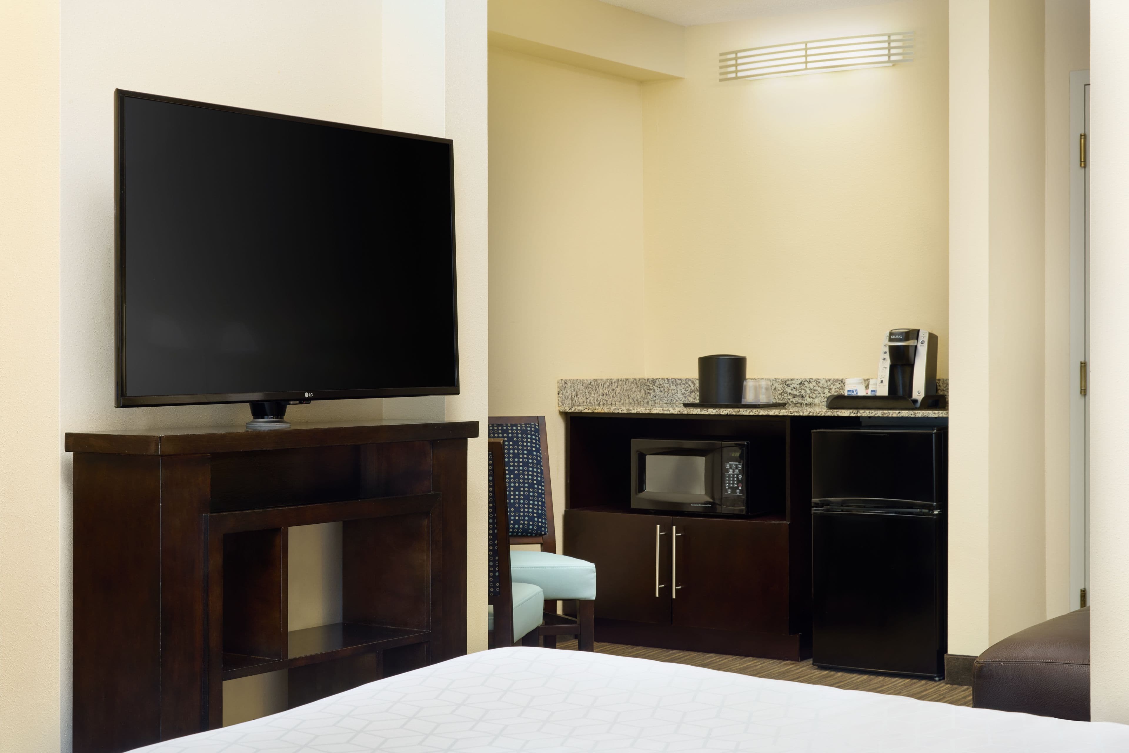 Holiday Inn Express & Suites Alpharetta - Windward Parkway — 13