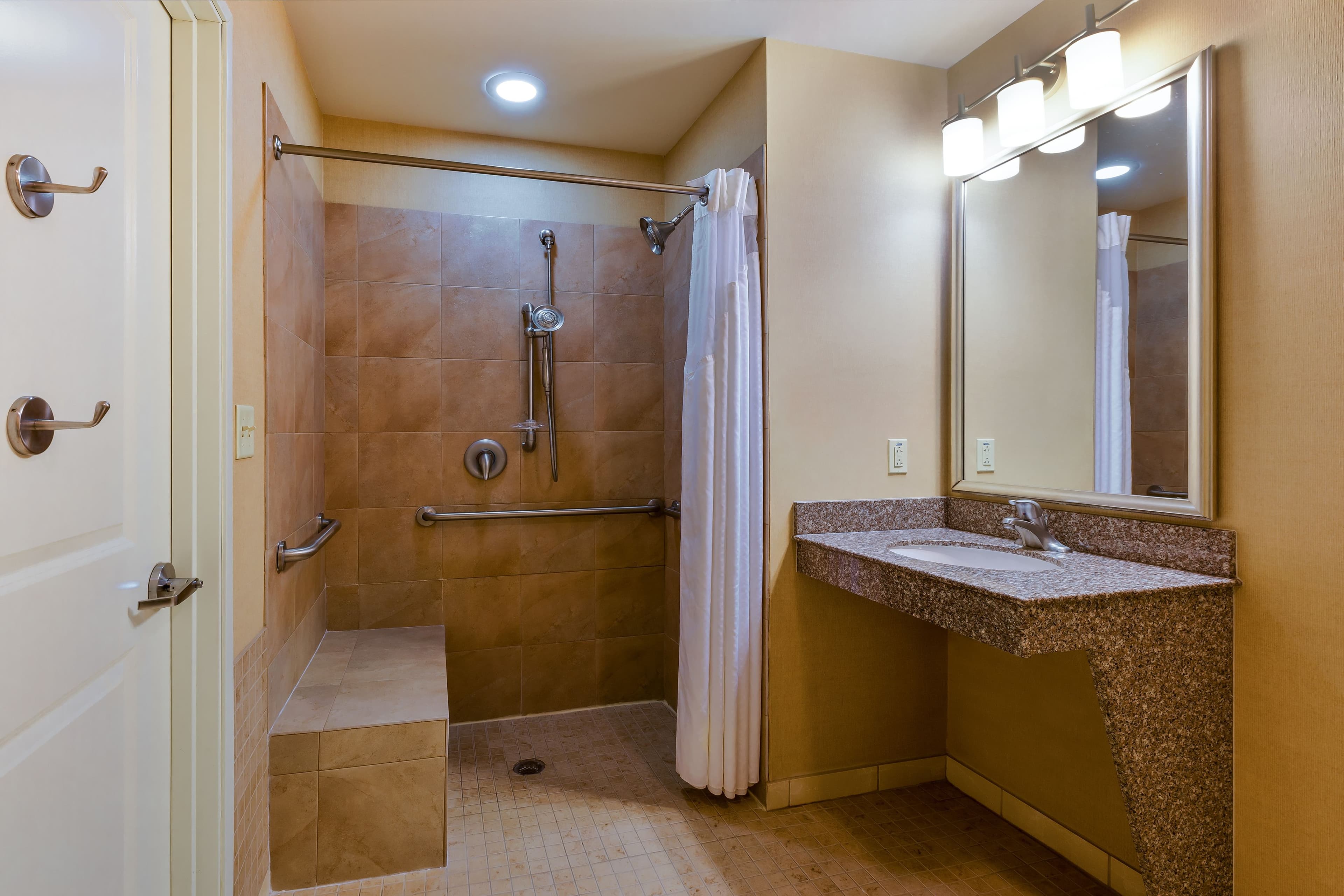 Holiday Inn Express & Suites Alpine Southeast — 9