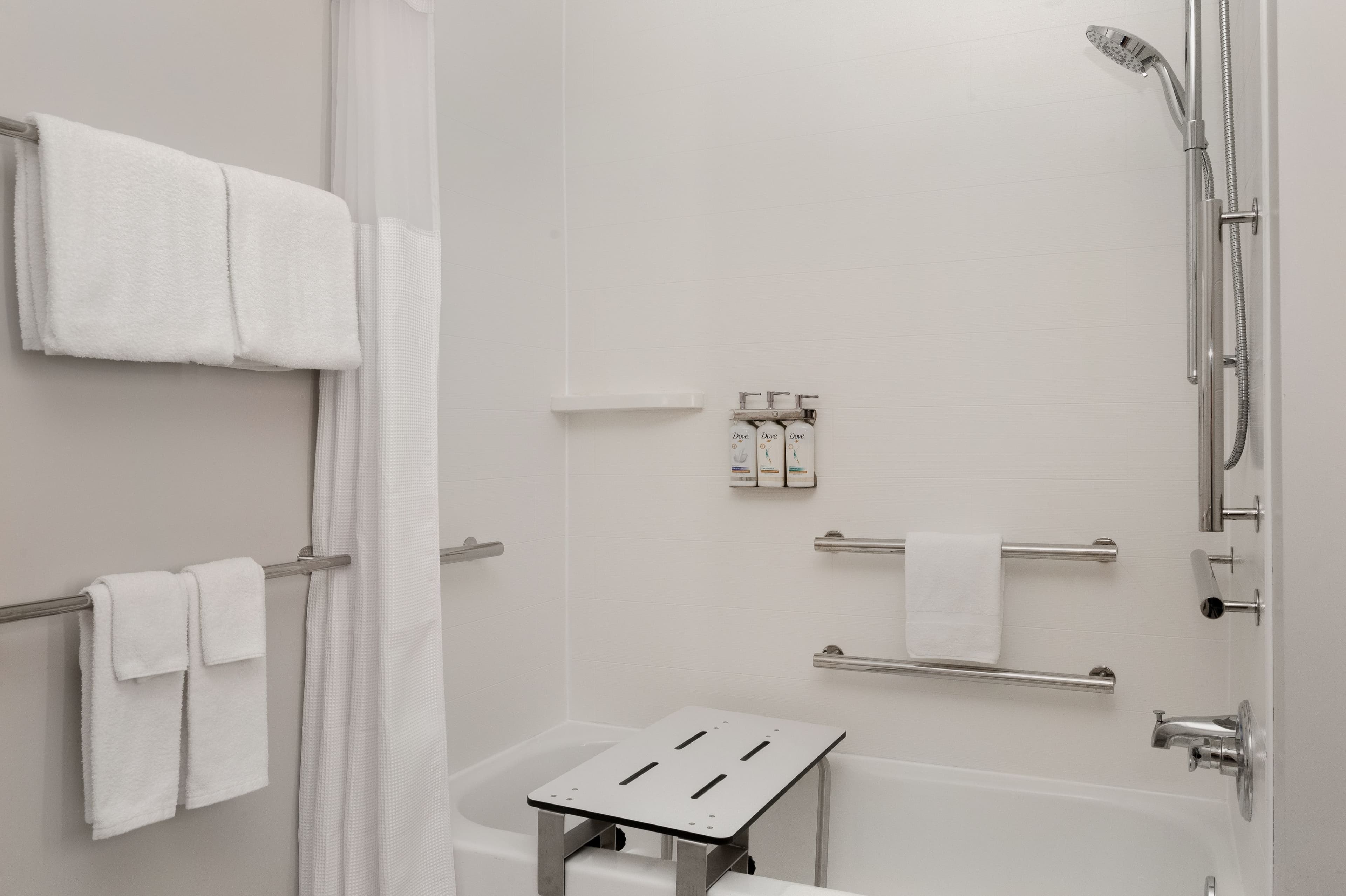 Holiday Inn Express & Suites Alton - St Louis Area — 17
