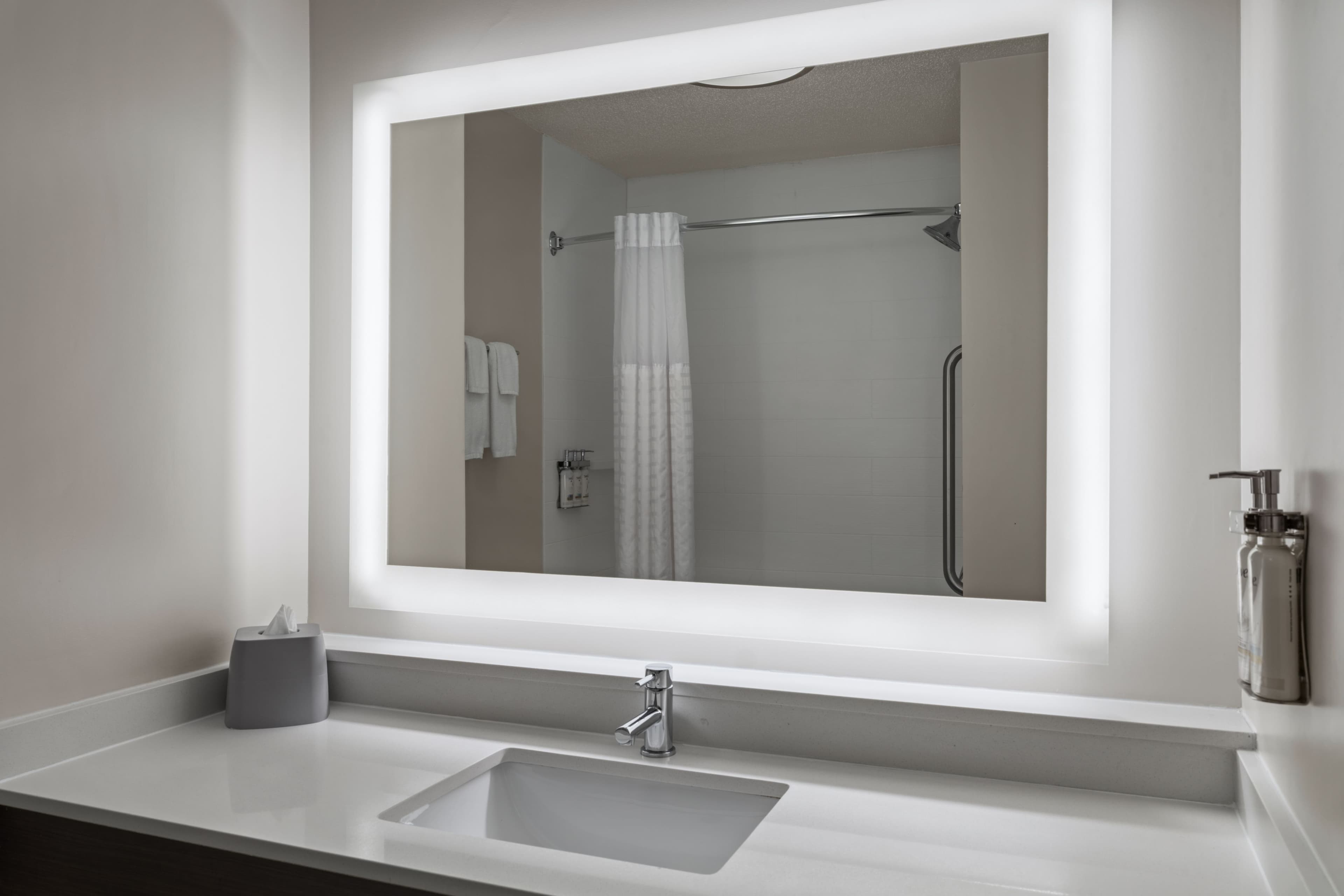 Holiday Inn Express & Suites Altoona-Des Moines — 3