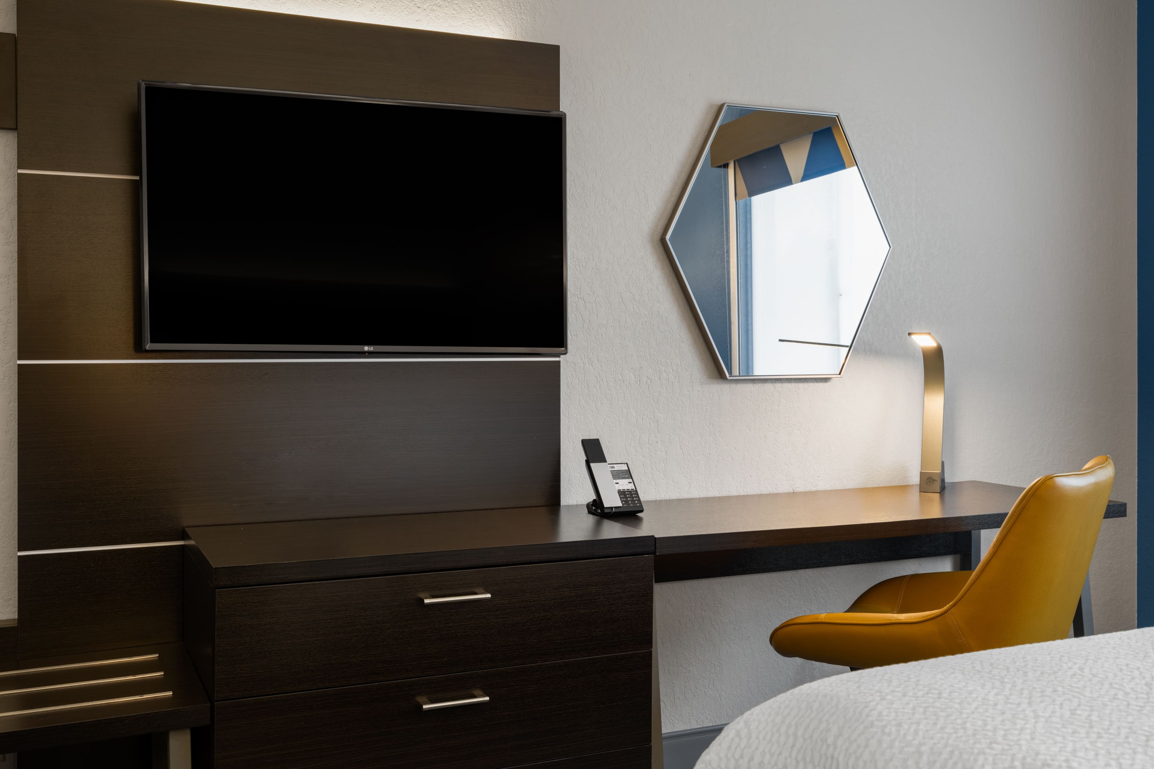 Holiday Inn Express & Suites Altoona-Des Moines — 5
