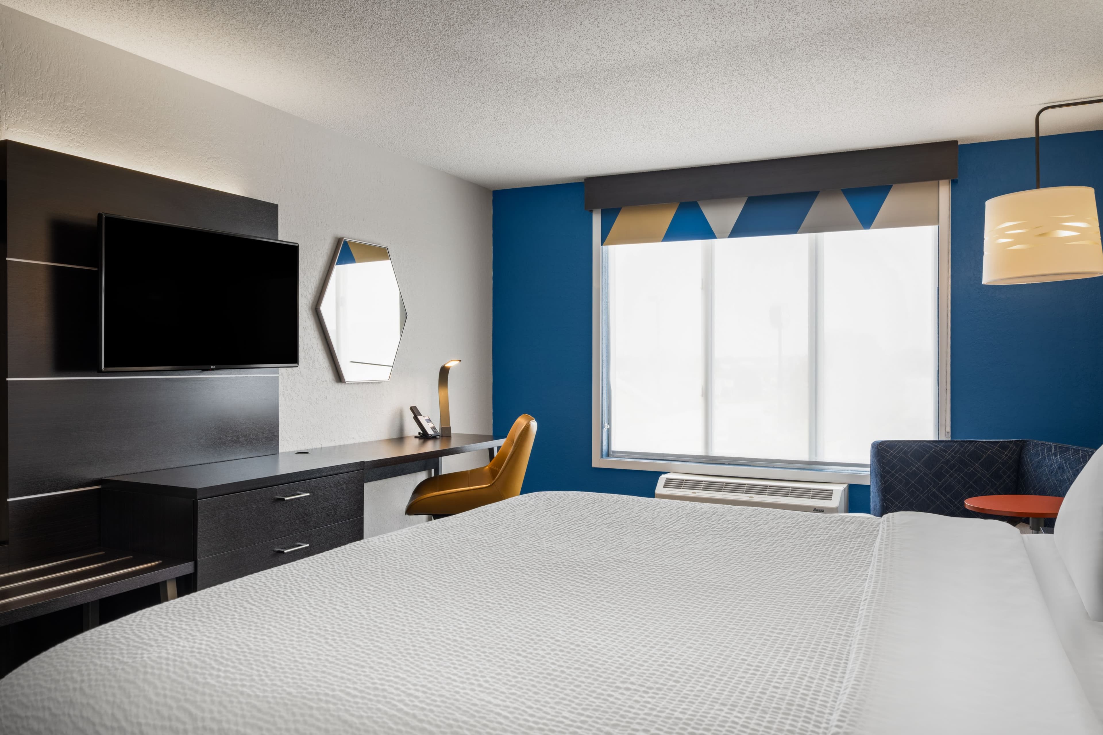 Holiday Inn Express & Suites Altoona-Des Moines — 6