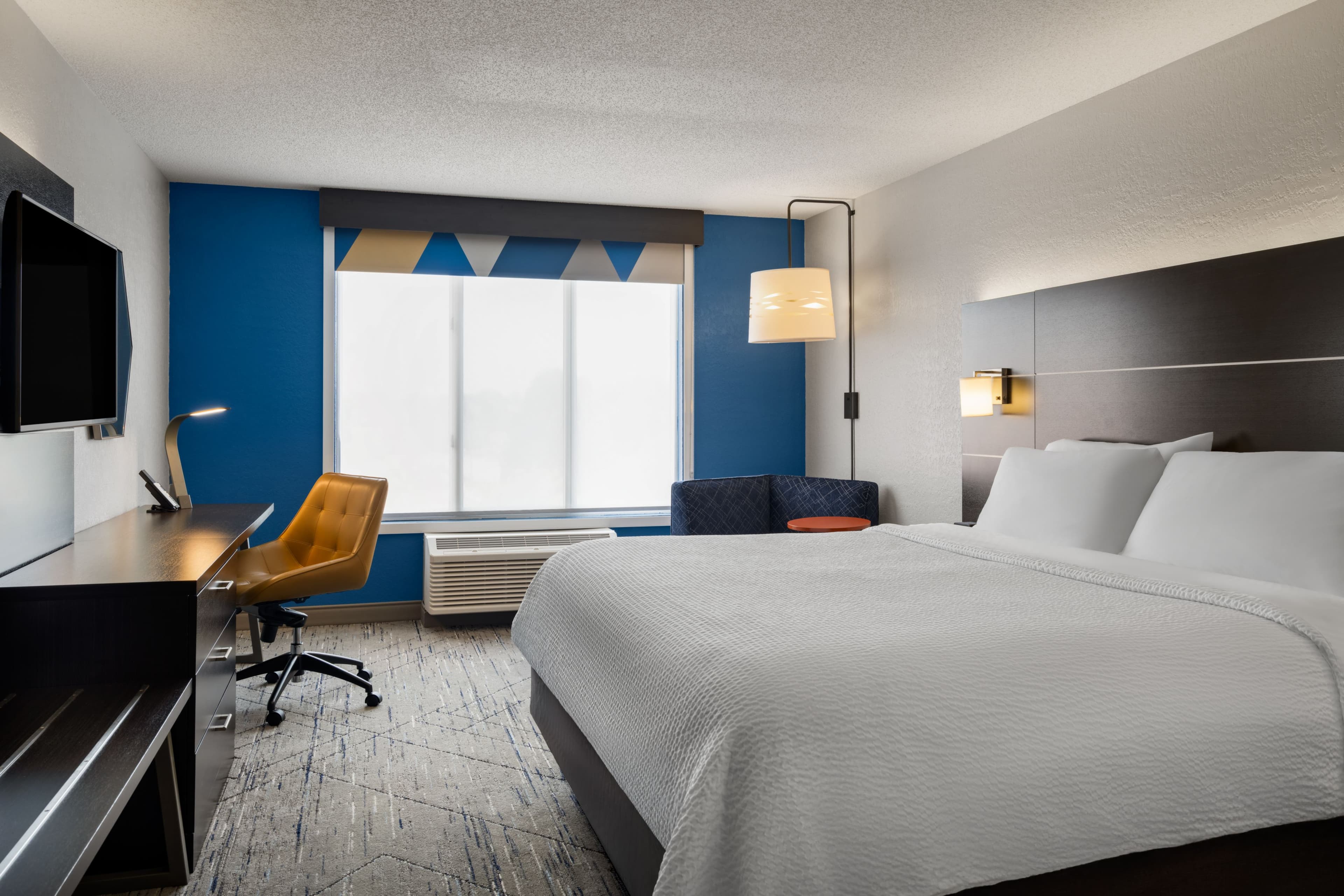 Holiday Inn Express & Suites Altoona-Des Moines — 7