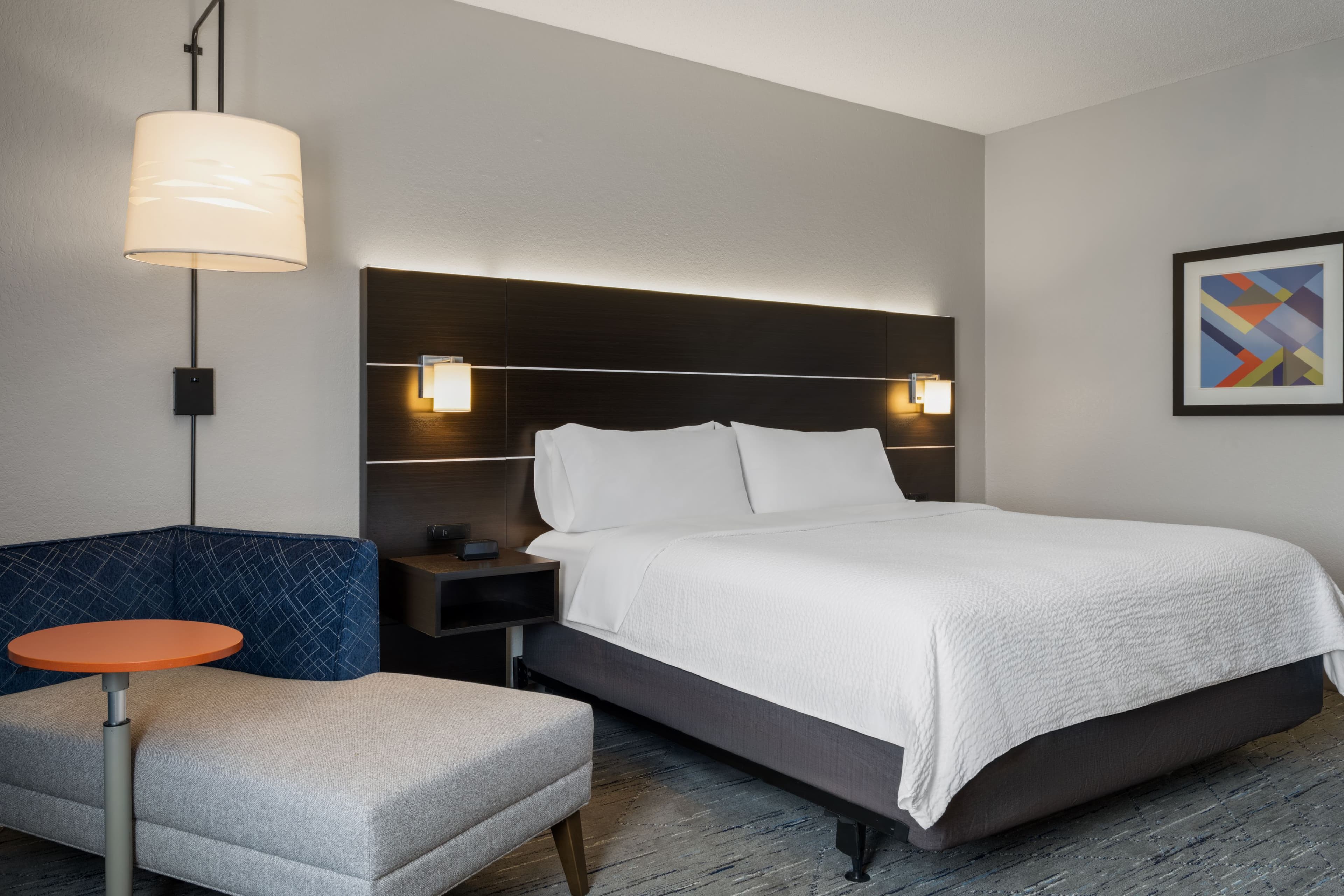 Holiday Inn Express & Suites Altoona-Des Moines — 18