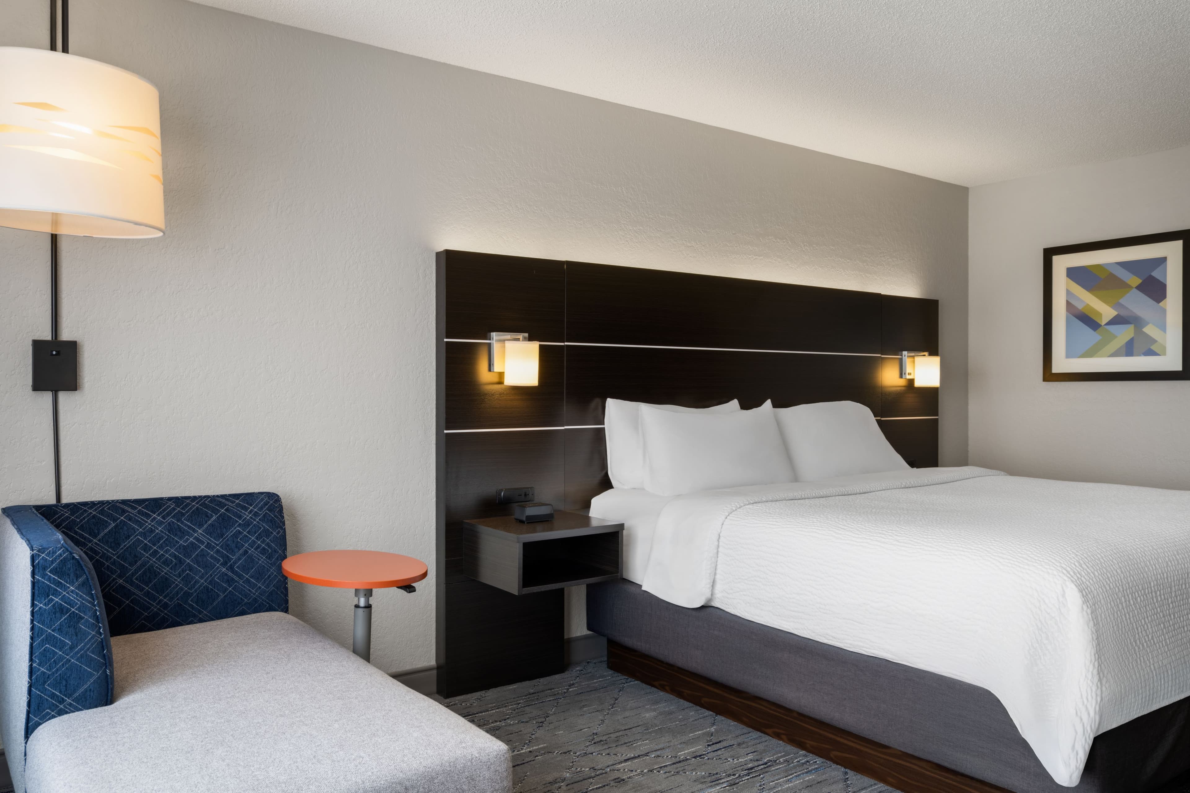 Holiday Inn Express & Suites Altoona-Des Moines — 14