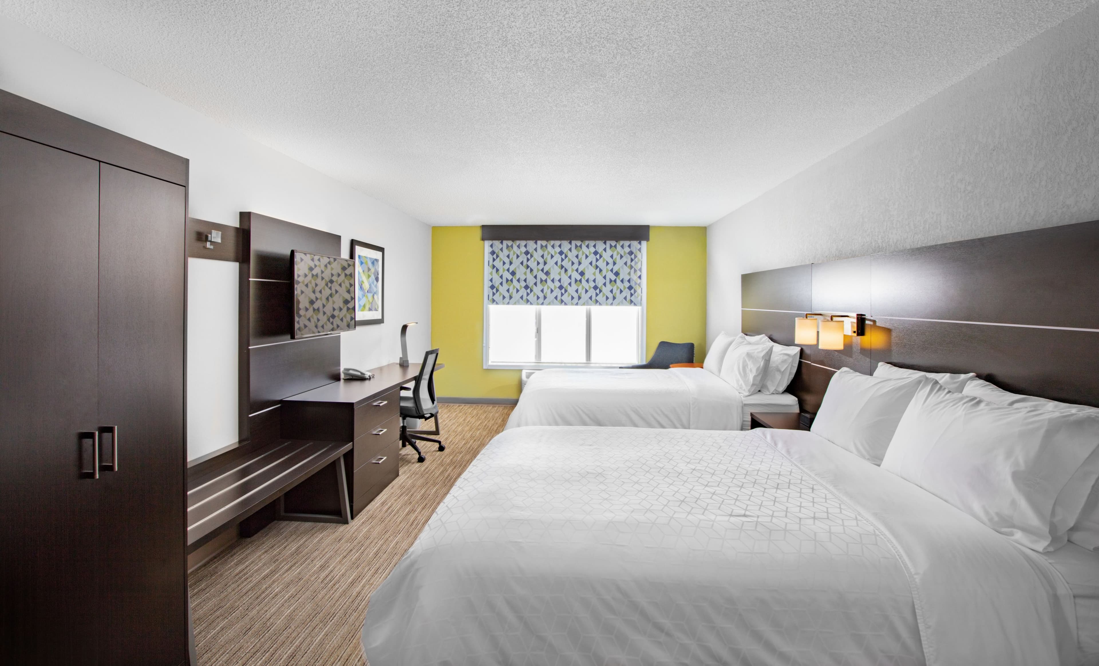 Holiday Inn Express & Suites Altoona-Des Moines — 12
