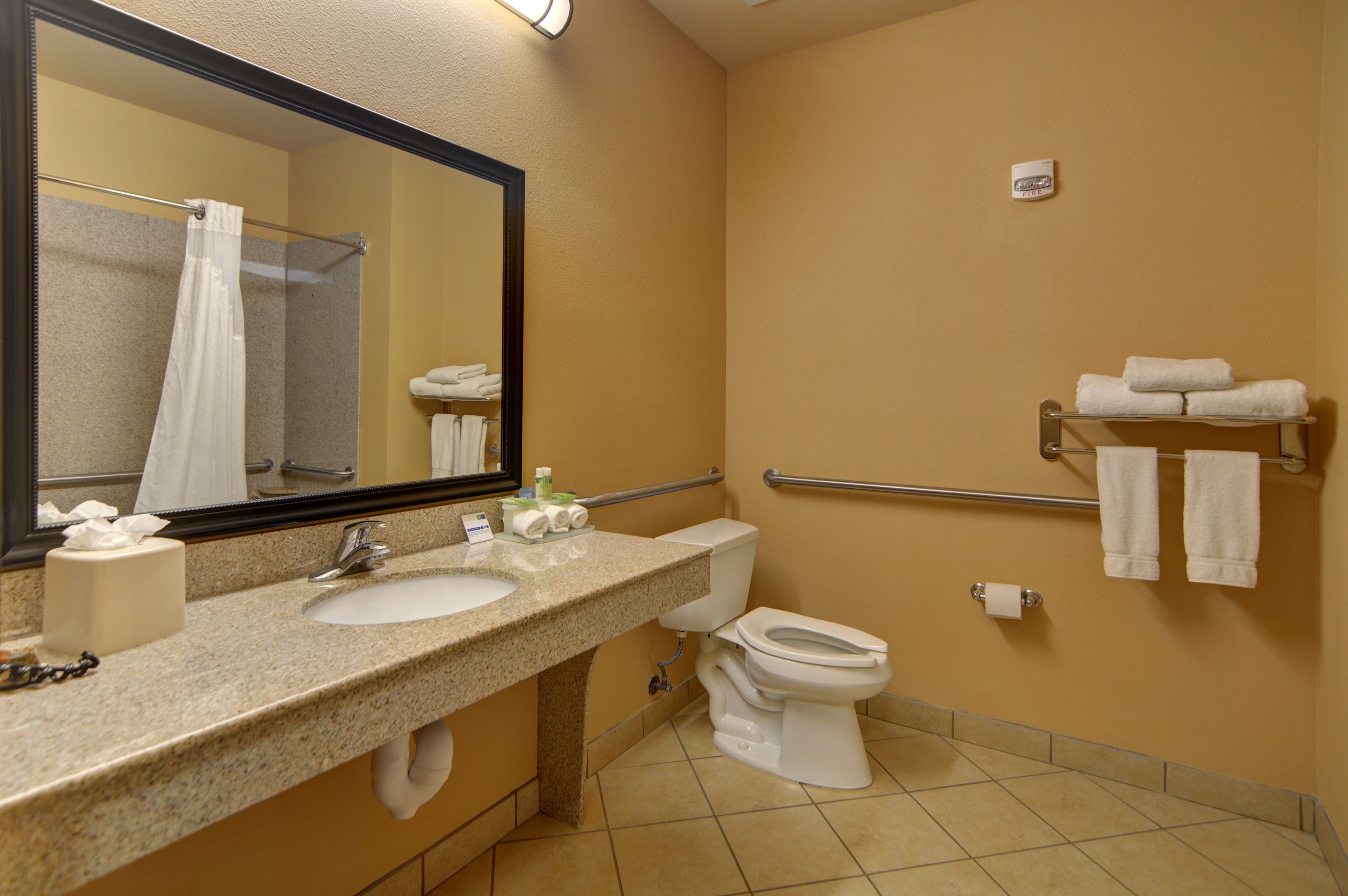Holiday Inn Express & Suites Altus — 14
