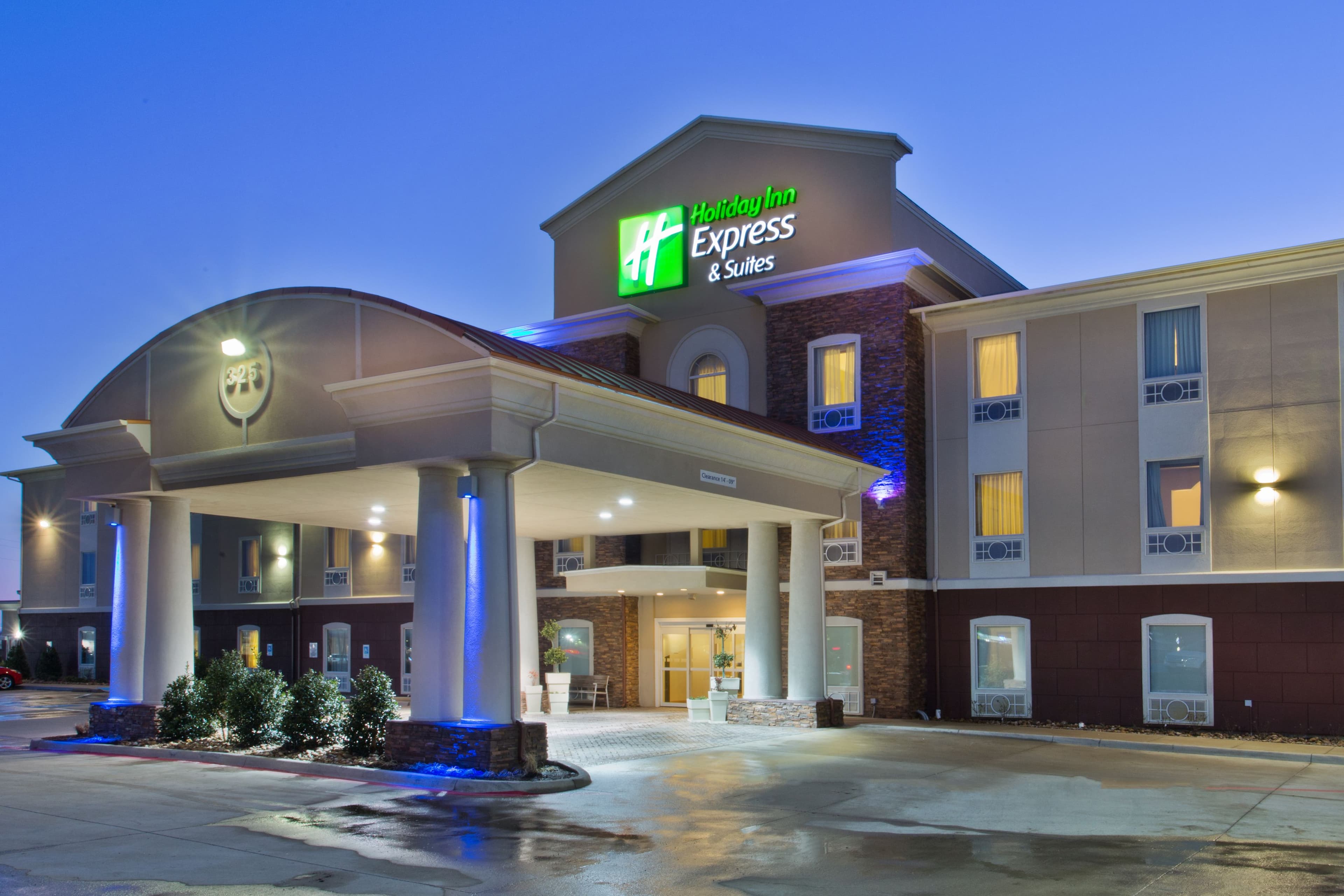 Holiday Inn Express & Suites Alvarado - Image 1
