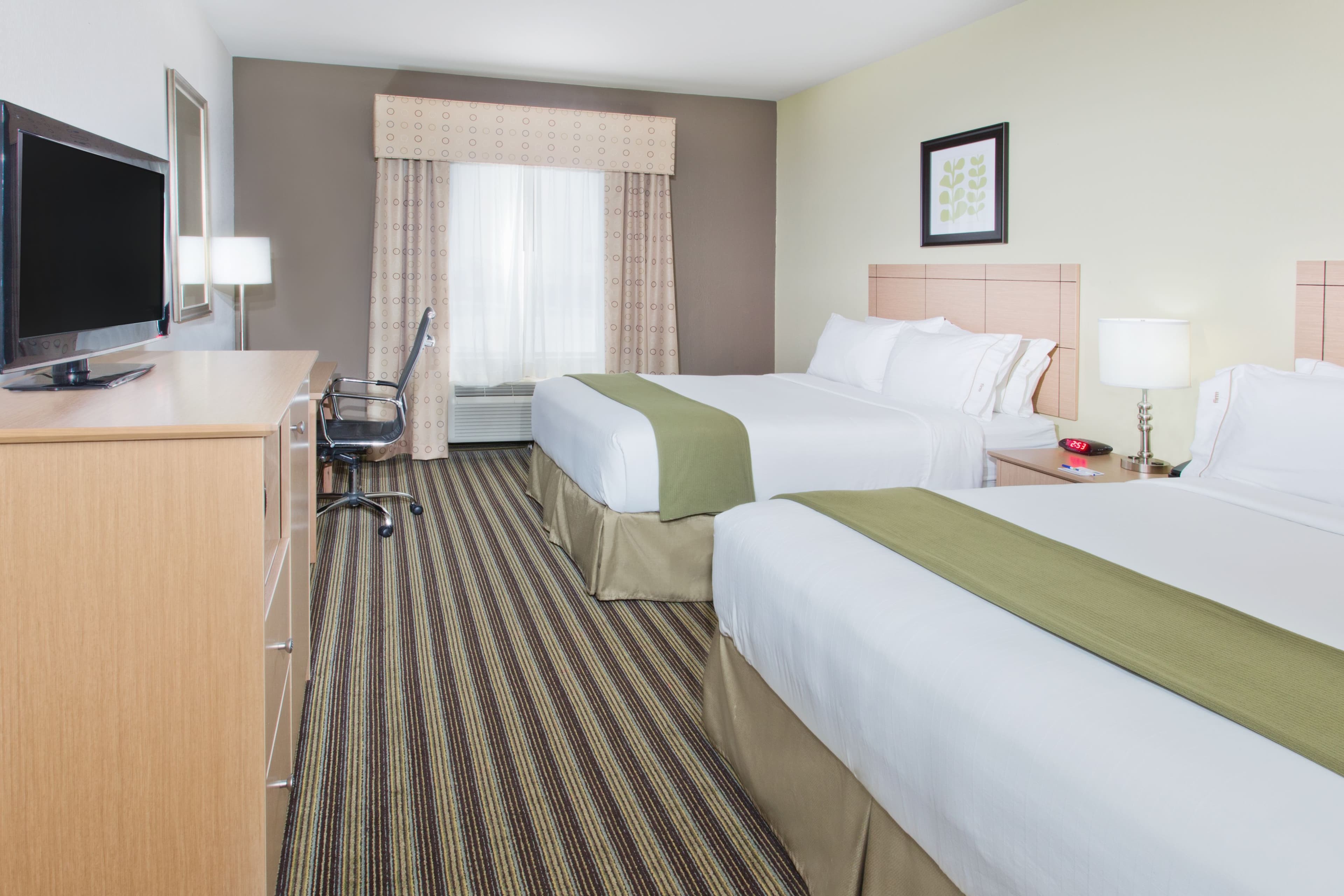 Holiday Inn Express & Suites Alvarado — 6