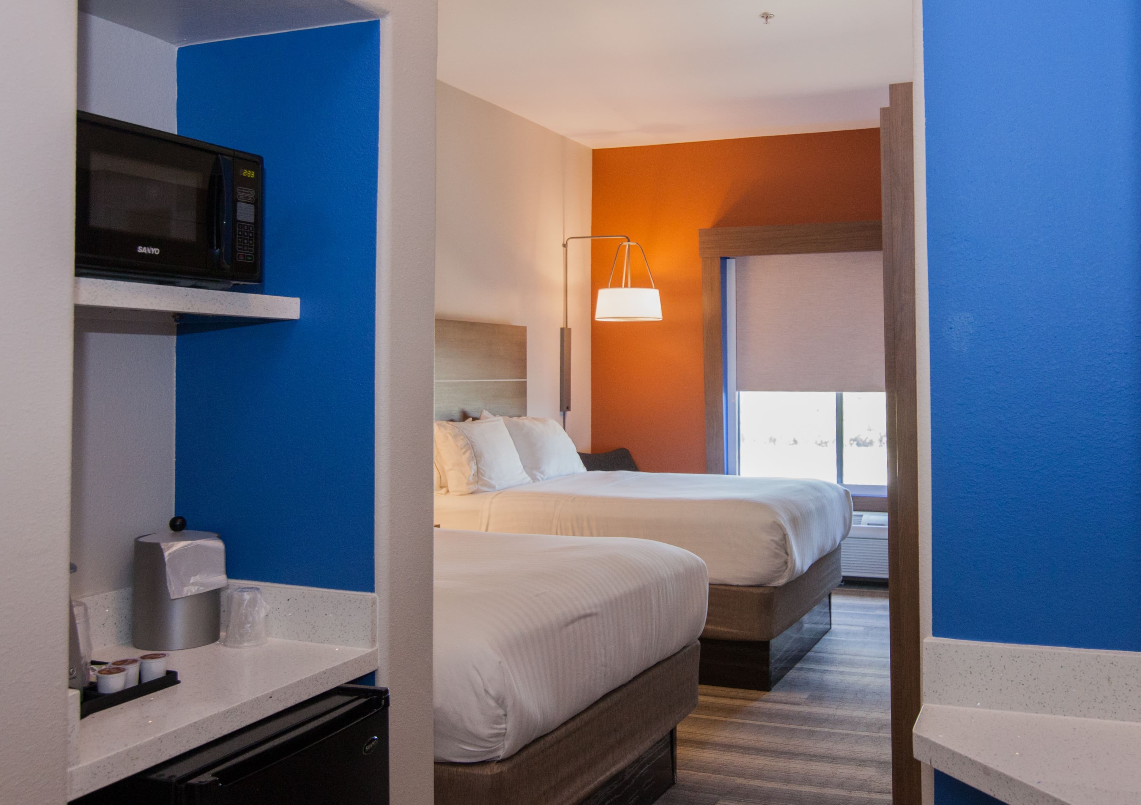 Holiday Inn Express & Suites Houston-Alvin — 12