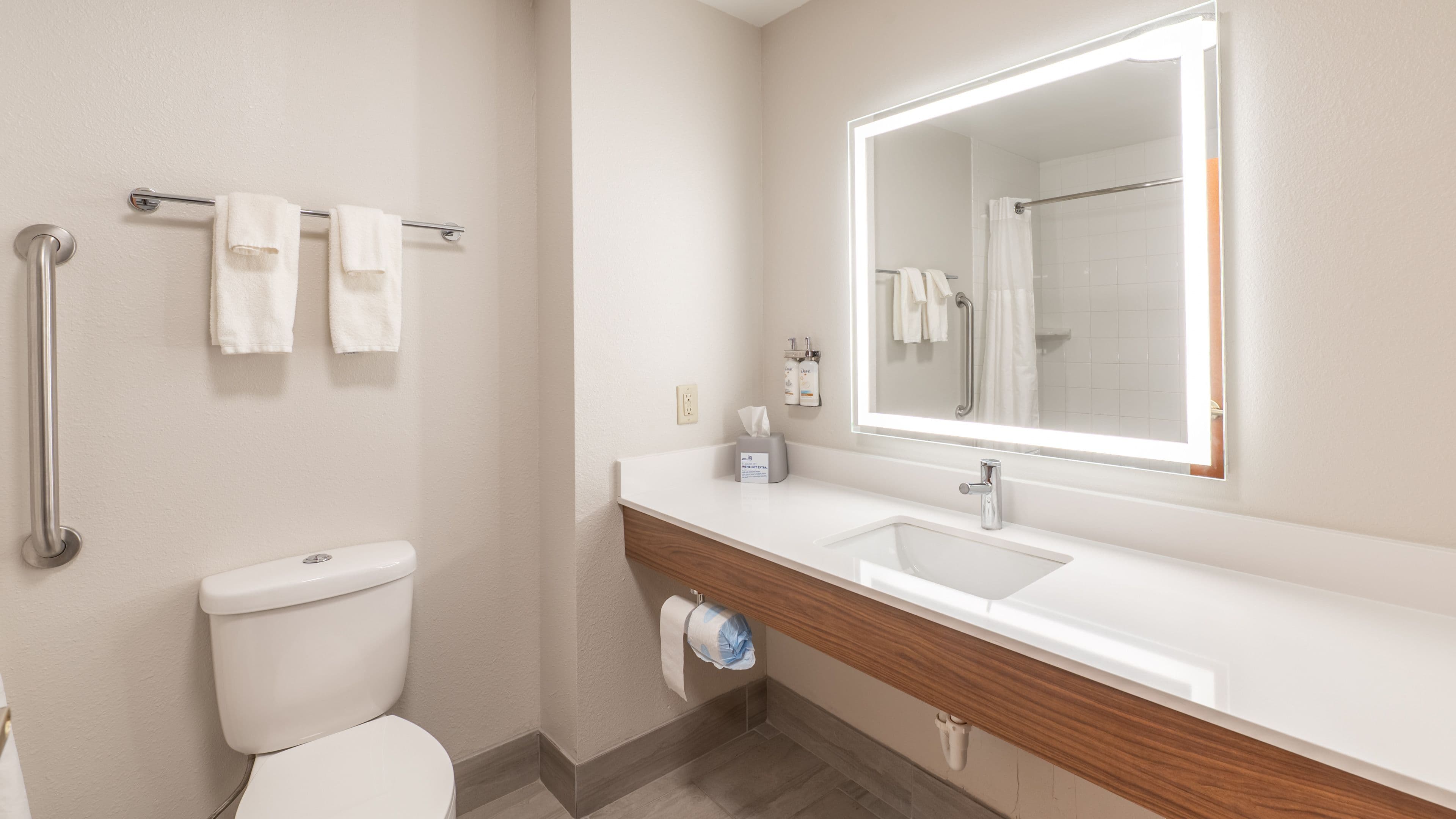 Holiday Inn Express & Suites Anderson — 9