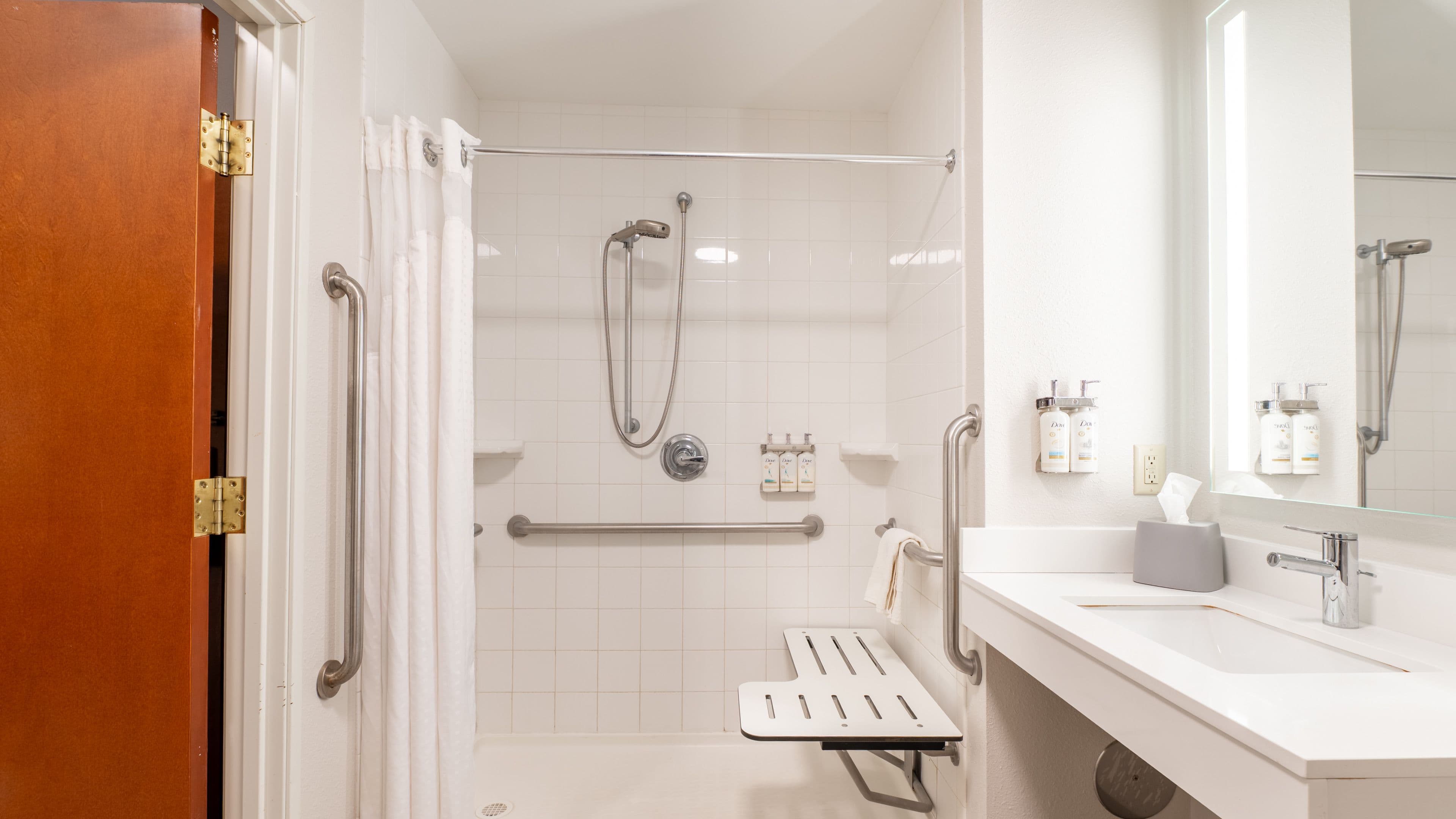 Holiday Inn Express & Suites Anderson — 12
