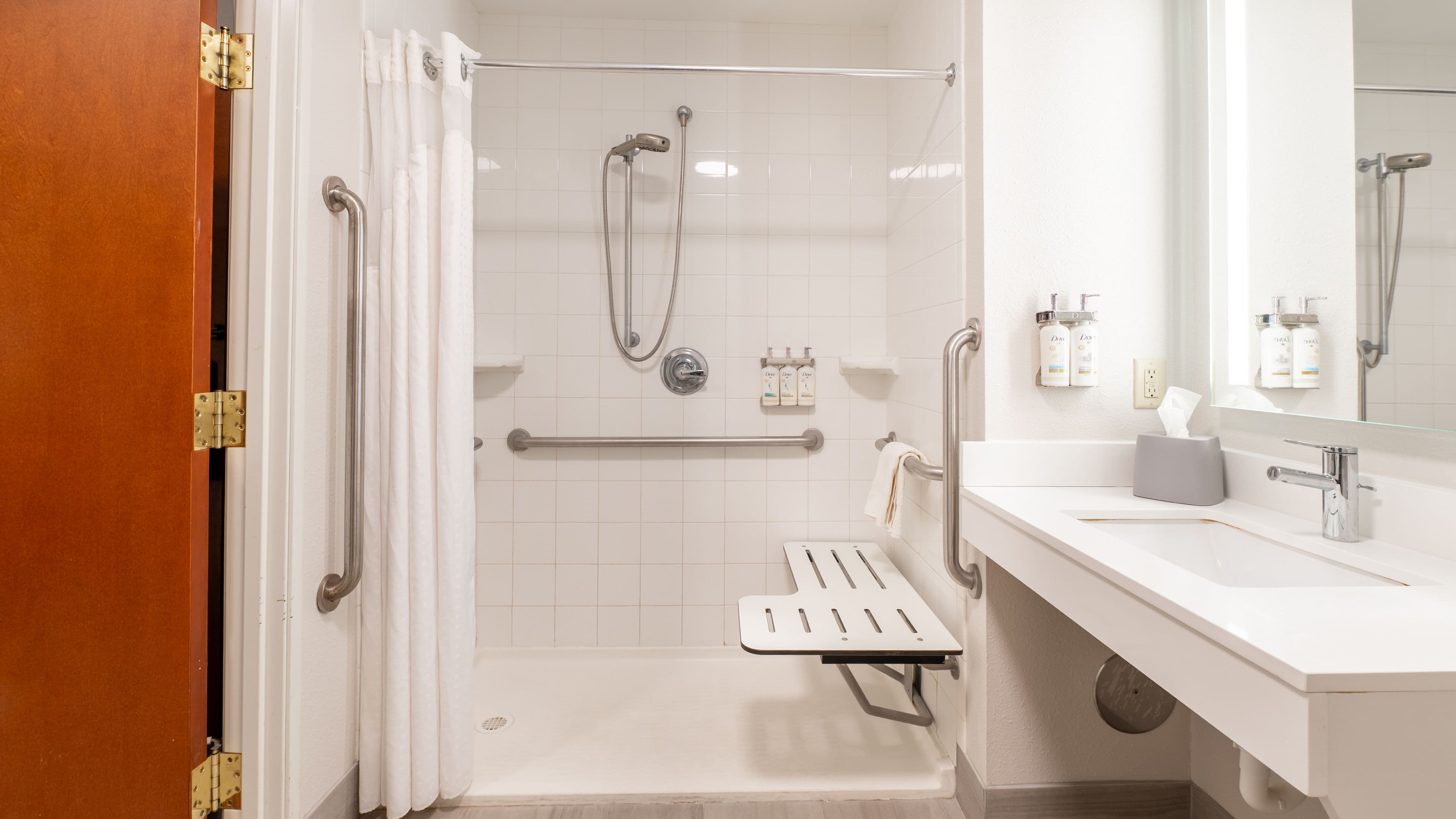 Holiday Inn Express & Suites Anderson — 15