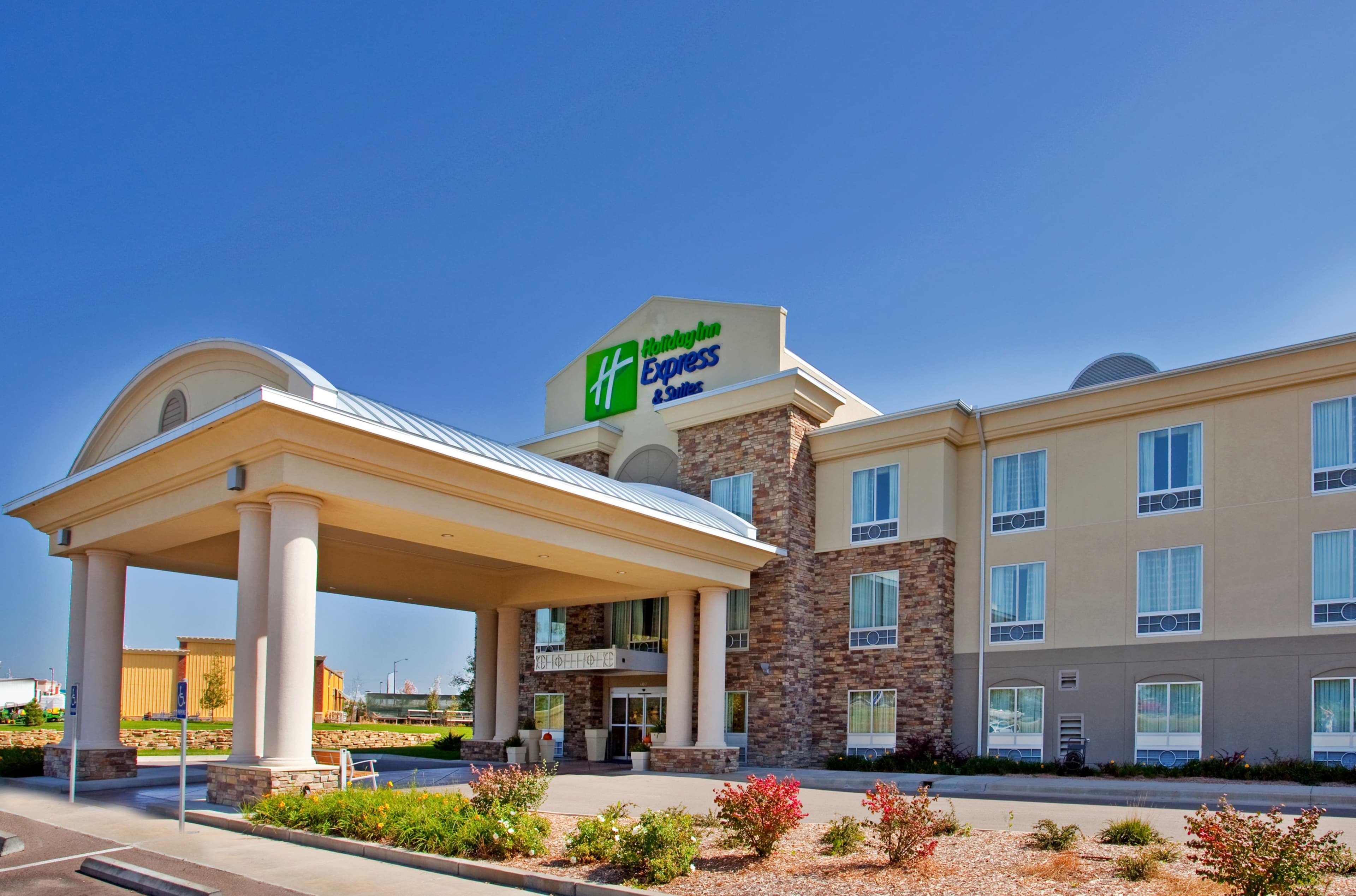 Holiday Inn Express & Suites East Wichita I-35 Andover - Image 1