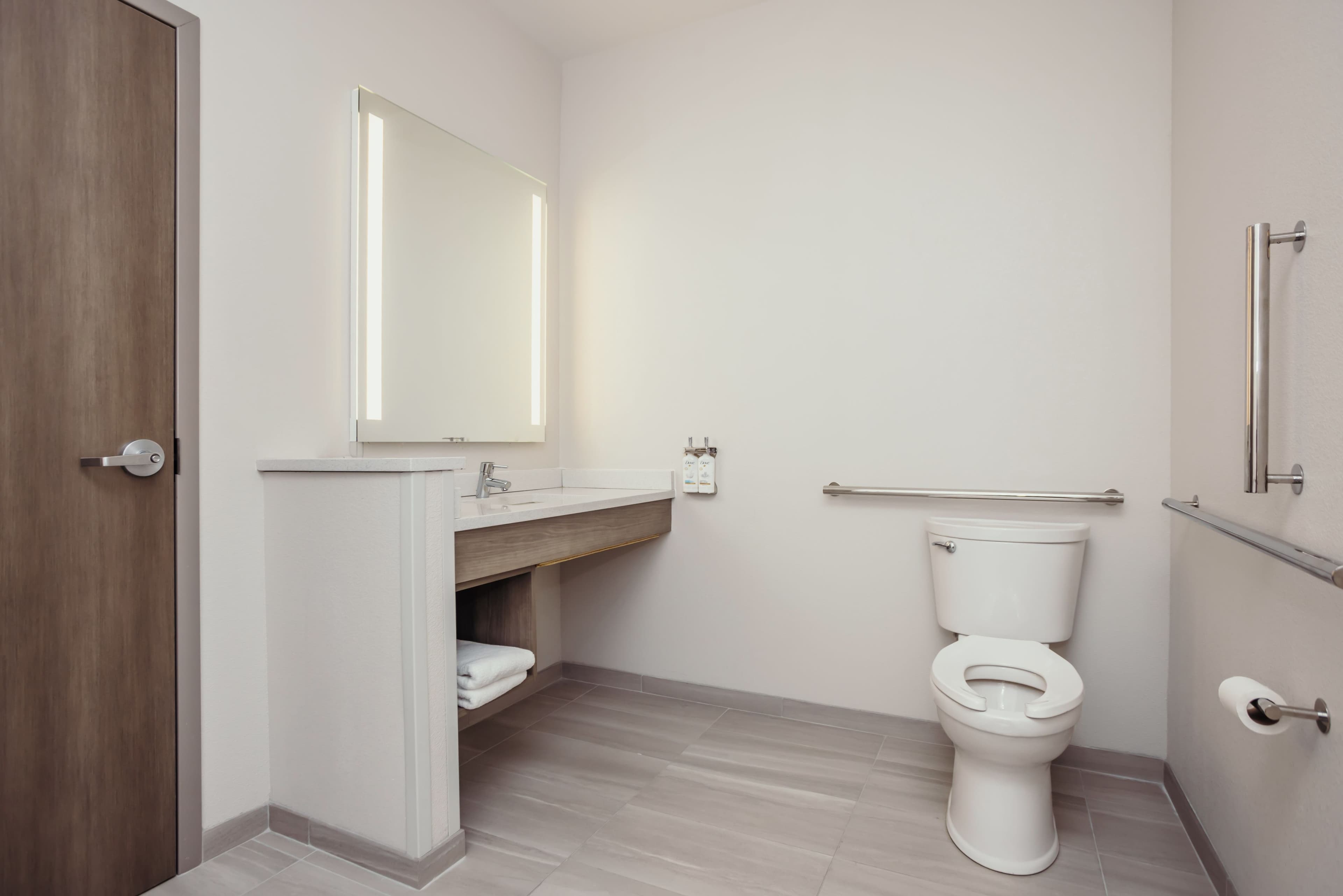 Holiday Inn Express & Suites Des Moines - Ankeny — 6