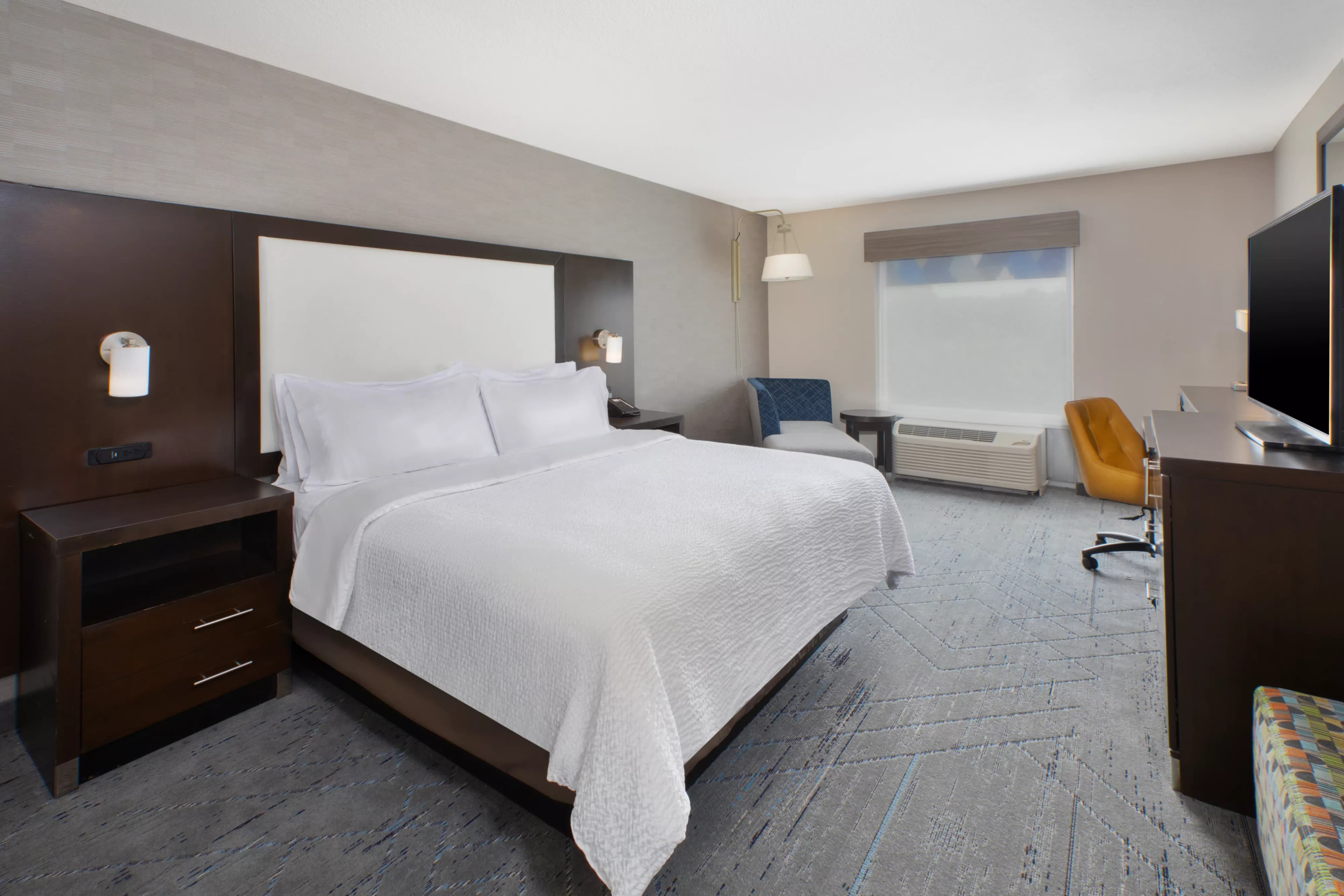 Holiday Inn Express & Suites Ann Arbor West — 3