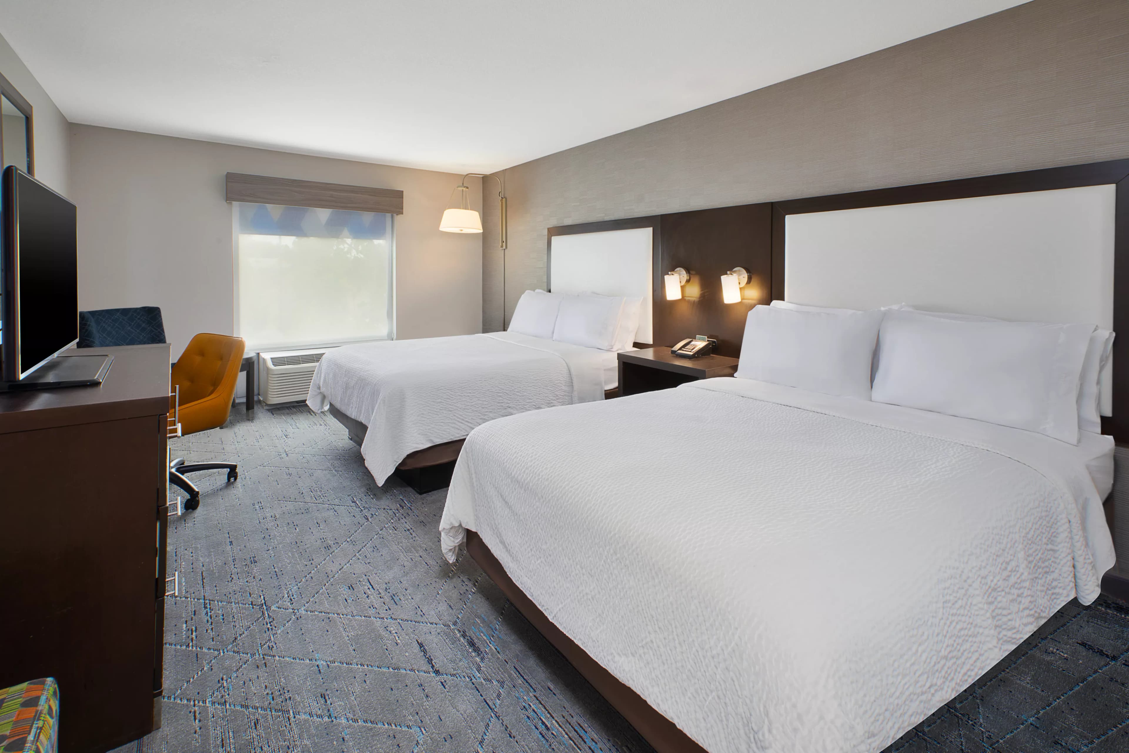 Holiday Inn Express & Suites Ann Arbor West — 17