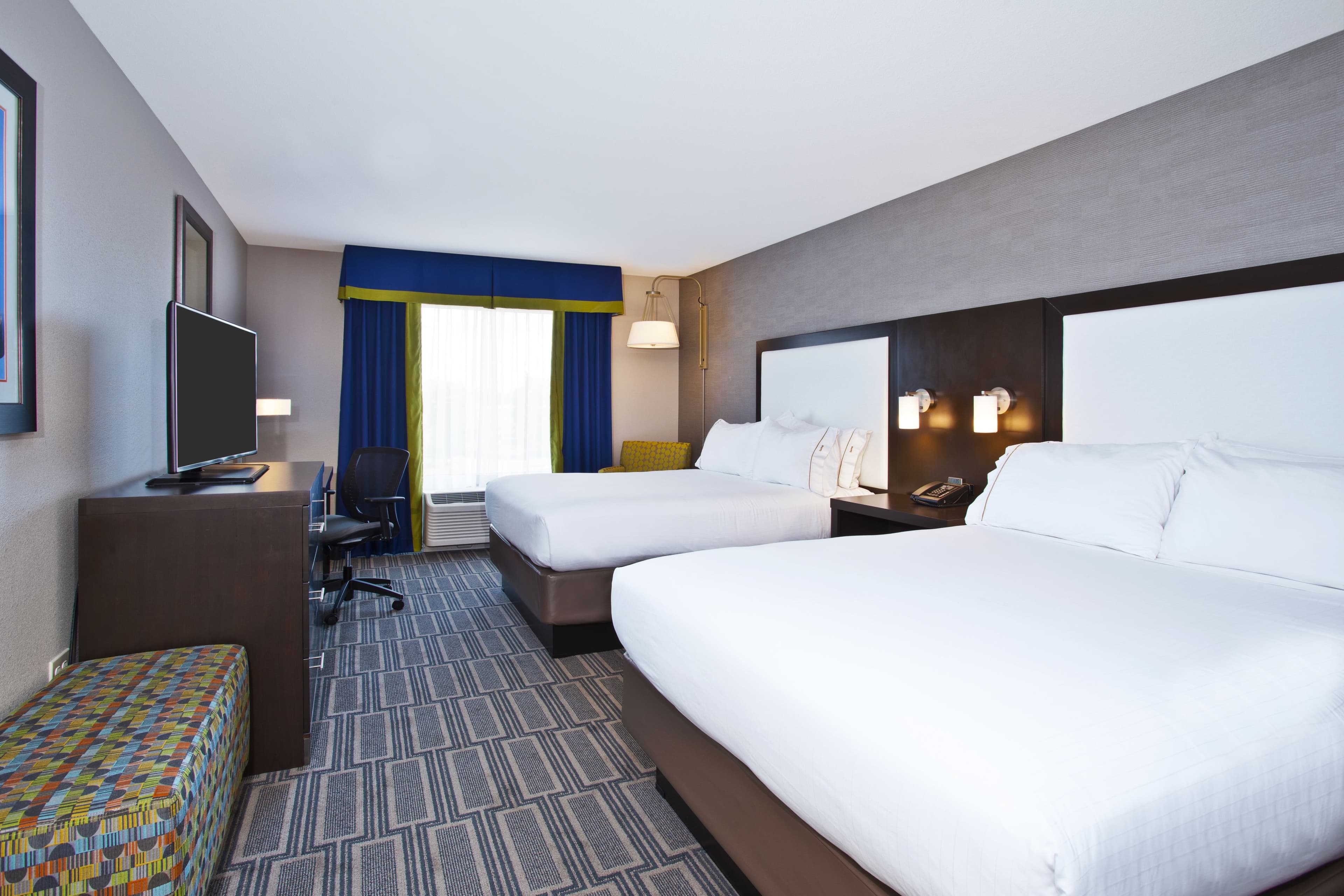 Holiday Inn Express & Suites Ann Arbor West — 6